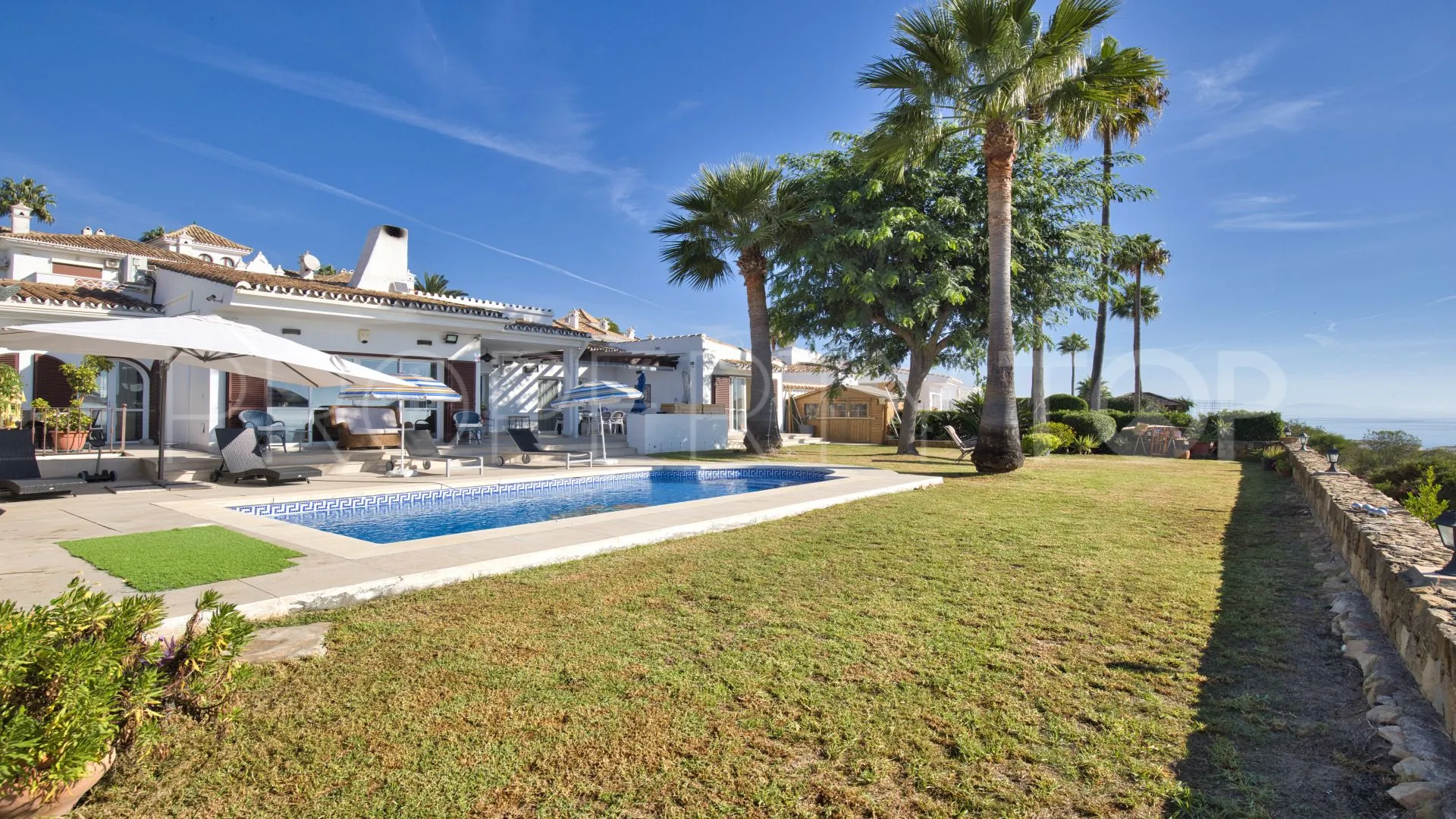 Semi detached villa for sale in La Duquesa Golf with 4 bedrooms