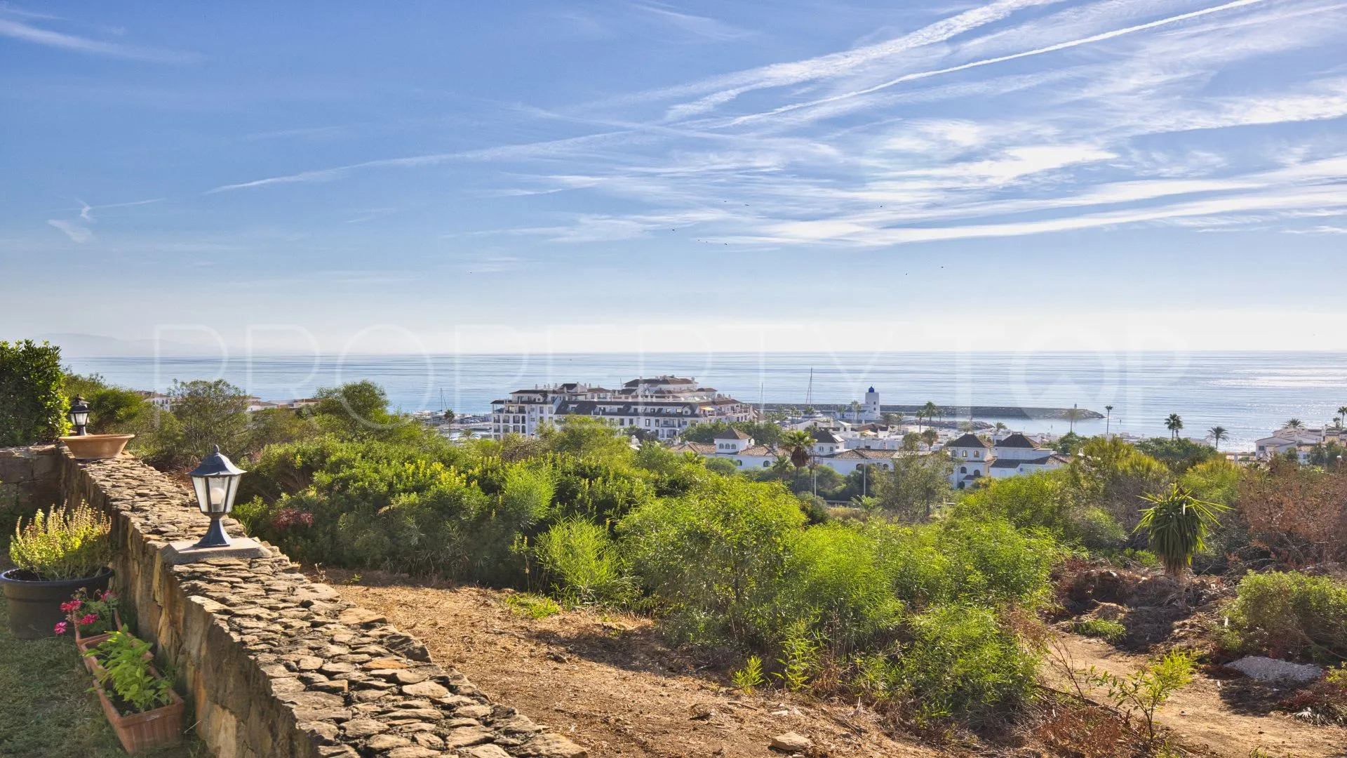 Semi detached villa for sale in La Duquesa Golf with 4 bedrooms