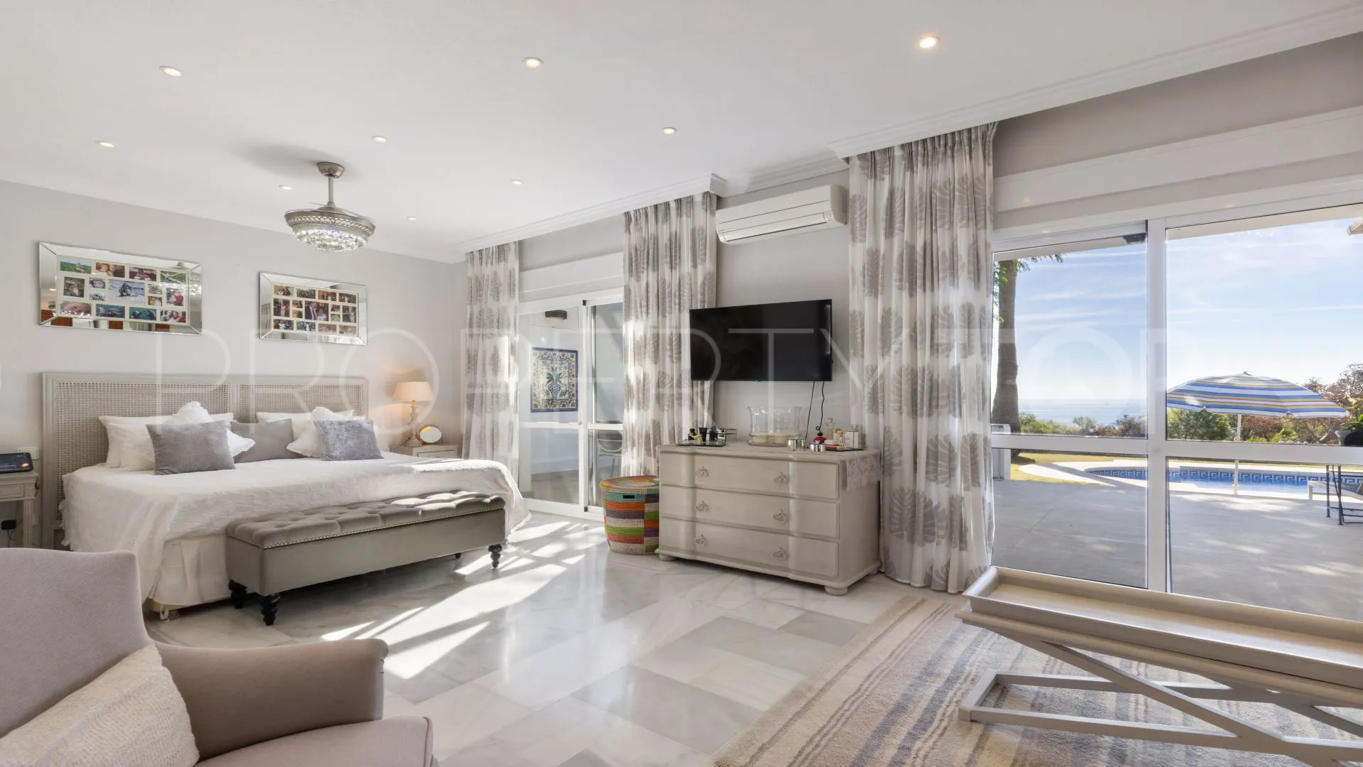 Semi detached villa for sale in La Duquesa Golf with 4 bedrooms