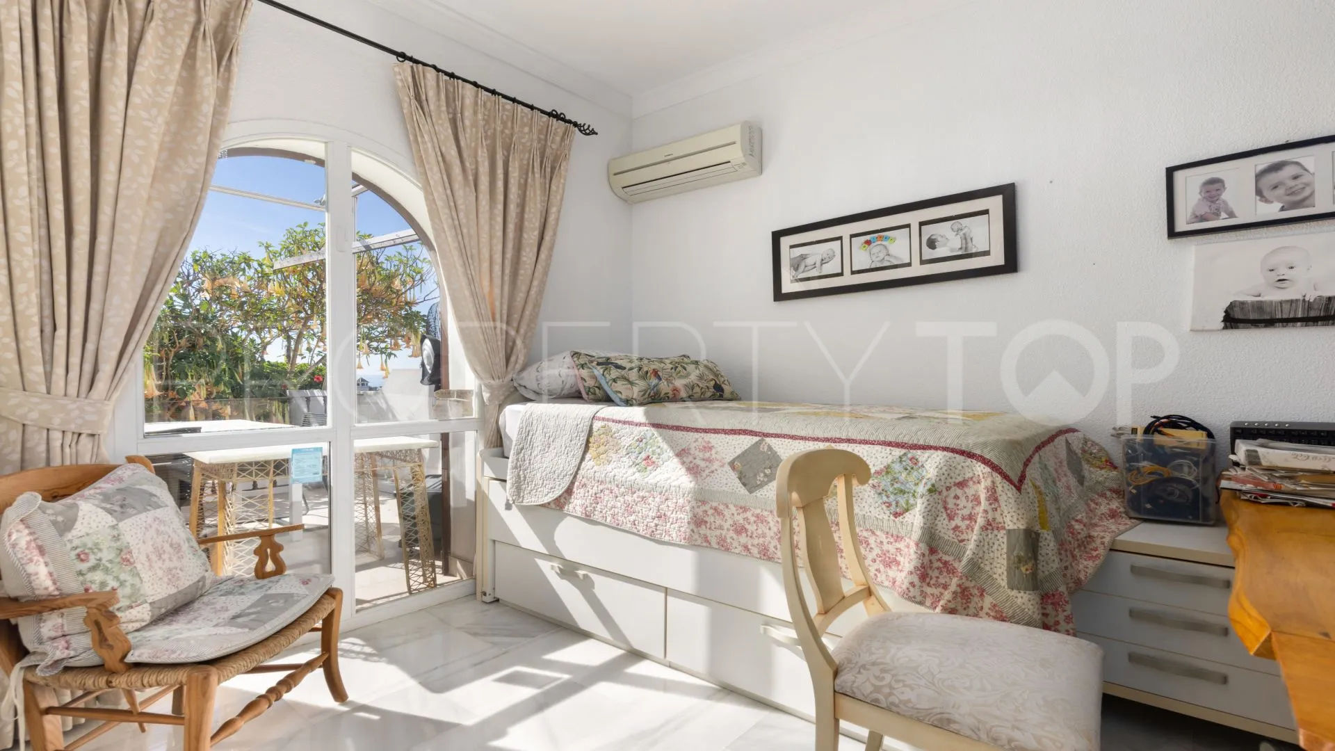 Semi detached villa for sale in La Duquesa Golf with 4 bedrooms
