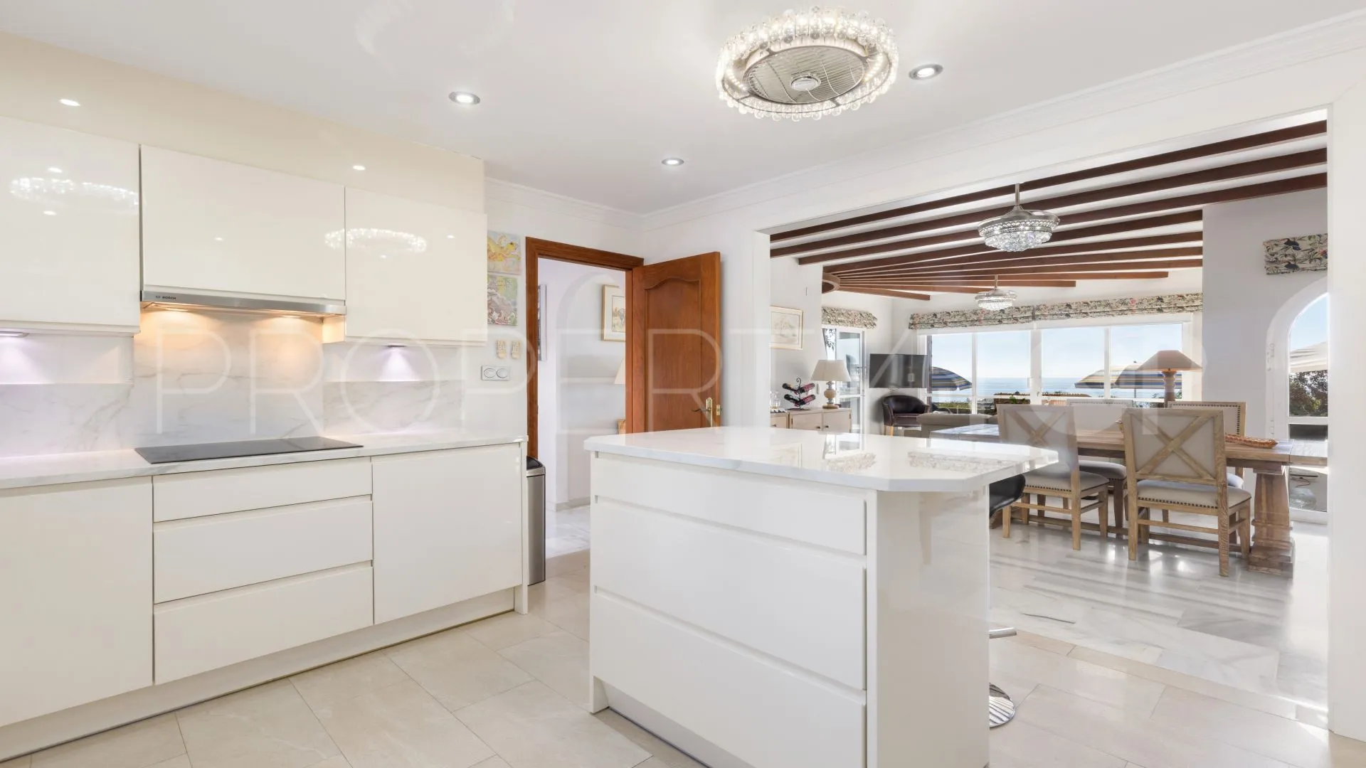 Semi detached villa for sale in La Duquesa Golf with 4 bedrooms