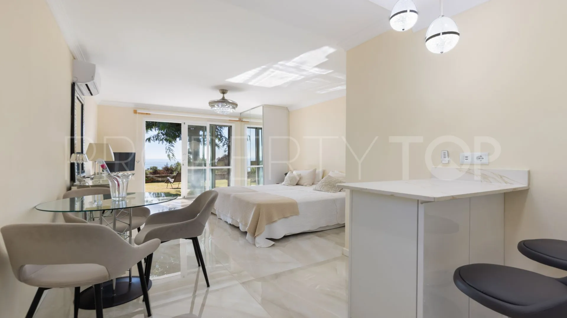Semi detached villa for sale in La Duquesa Golf with 4 bedrooms