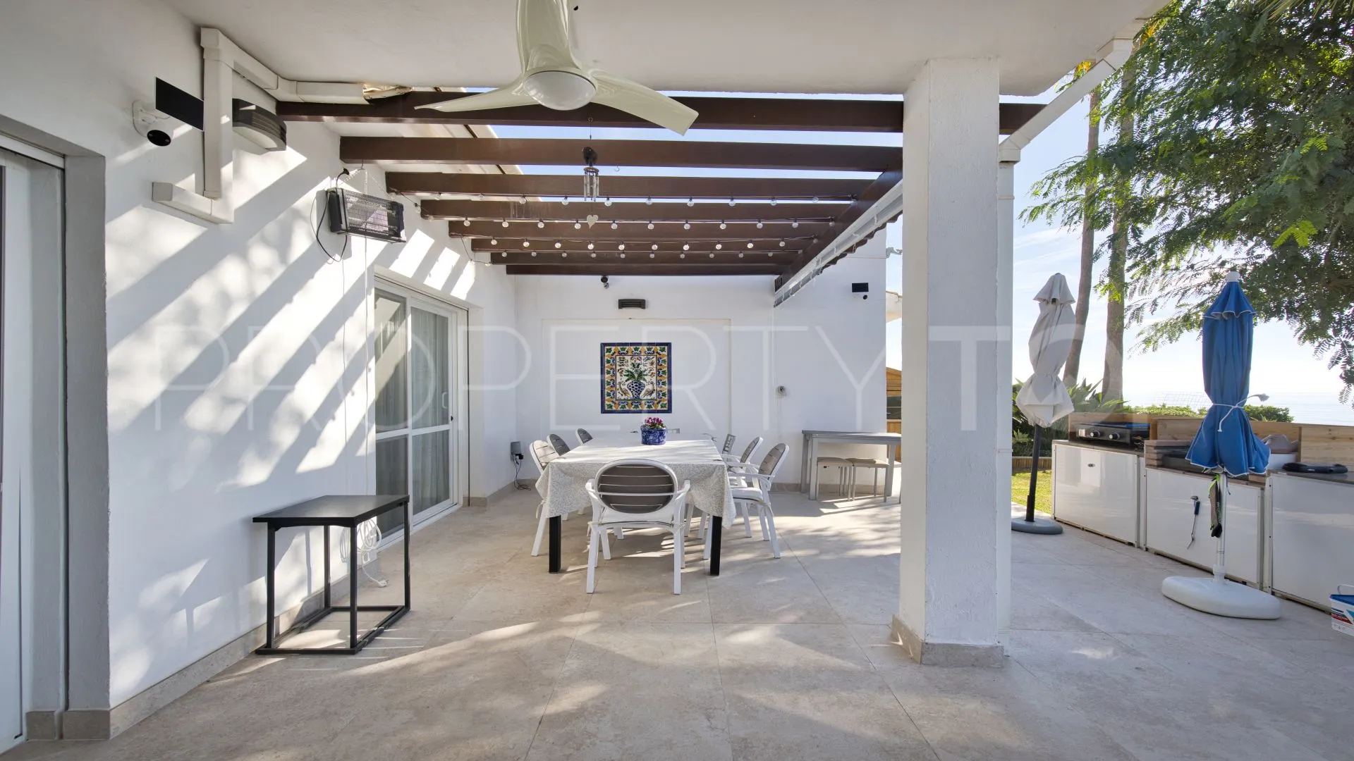 Semi detached villa for sale in La Duquesa Golf with 4 bedrooms