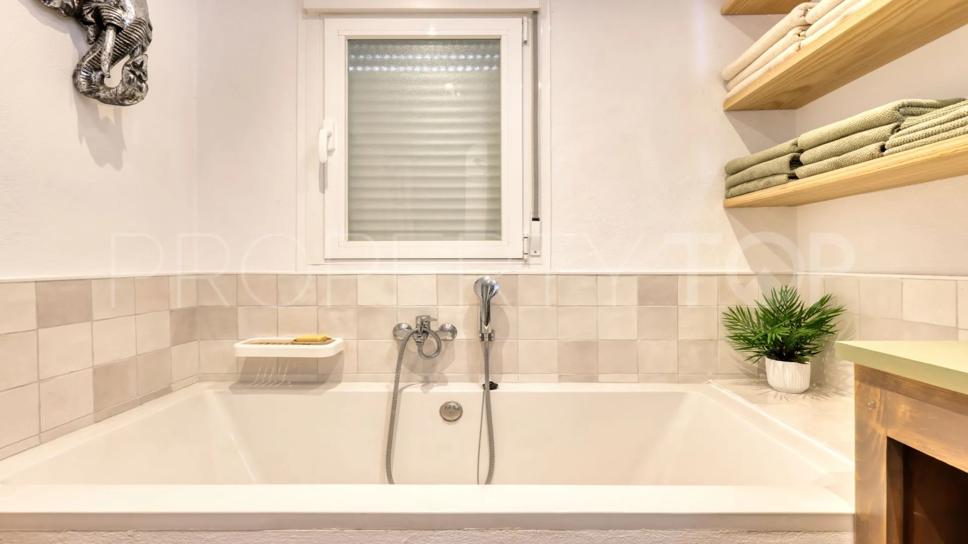 Ground floor apartment in Estepona Centre for sale