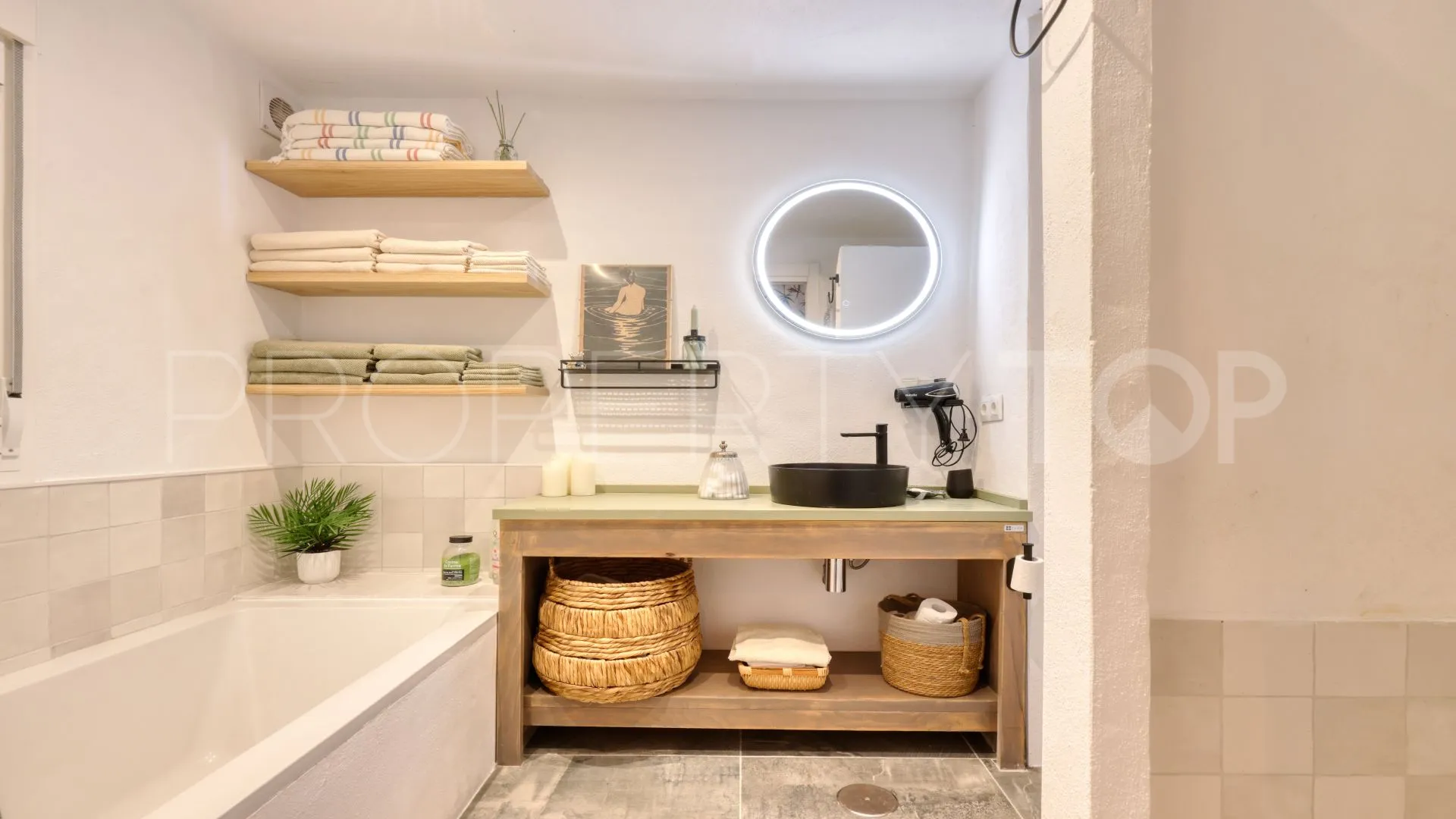 Ground floor apartment in Estepona Centre for sale