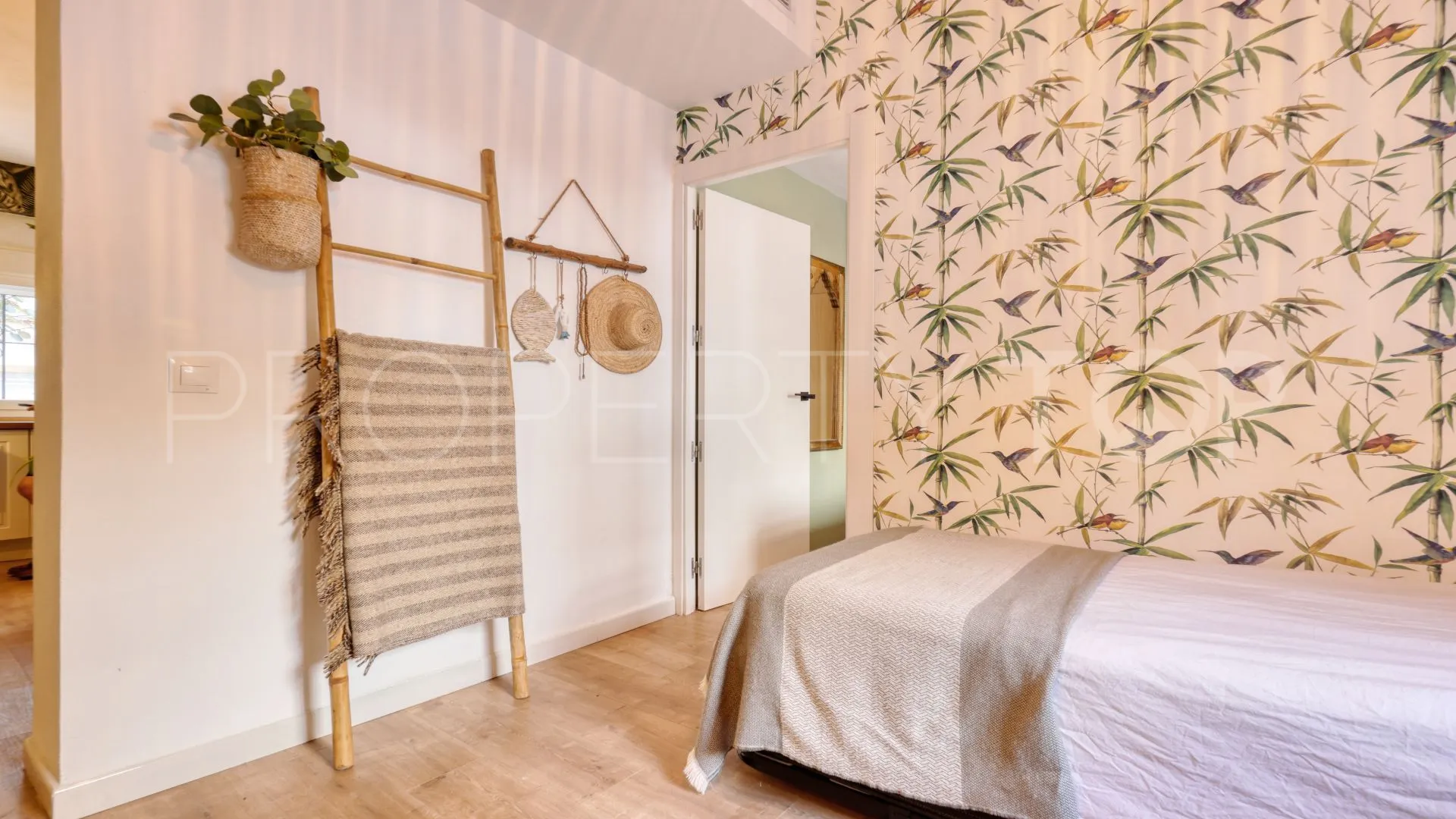 Ground floor apartment in Estepona Centre for sale