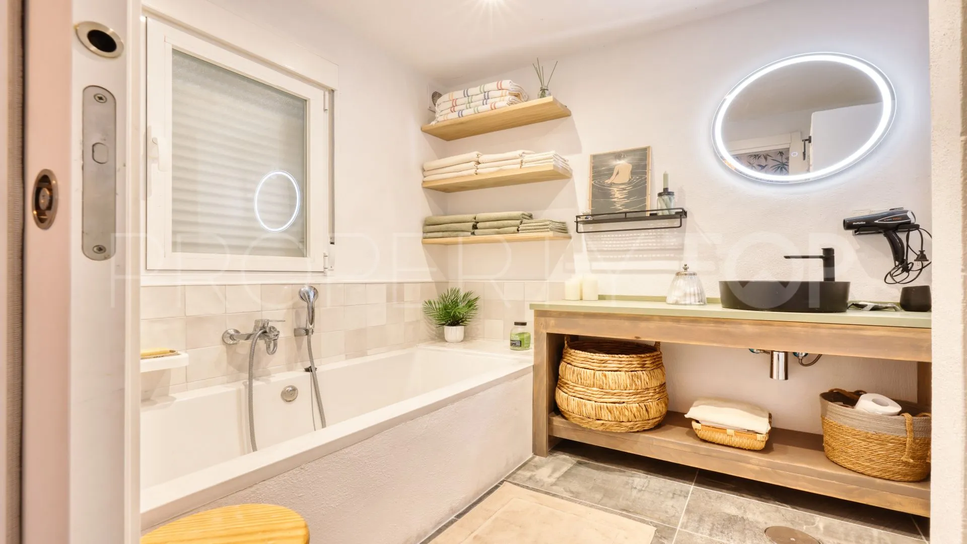 Ground floor apartment in Estepona Centre for sale