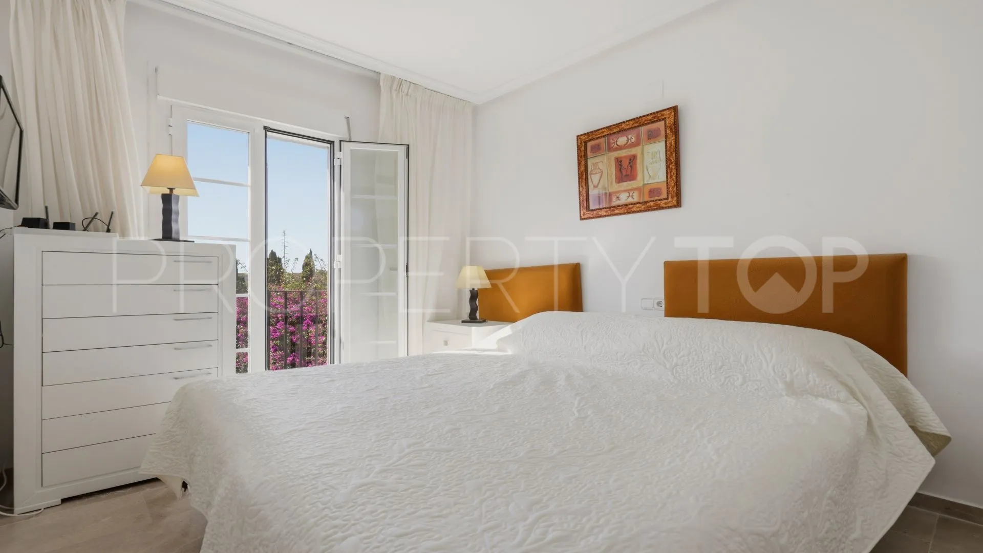 Town house for sale in Bahia de Casares