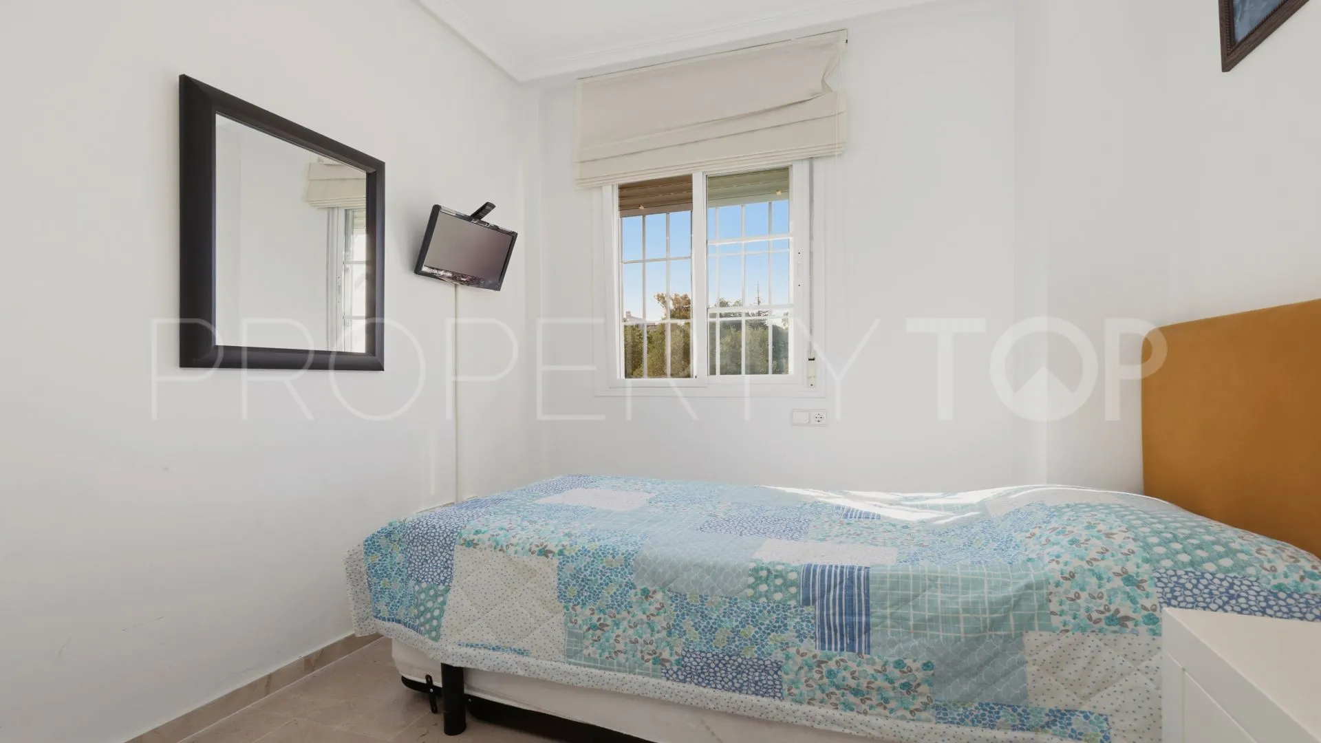 Town house for sale in Bahia de Casares