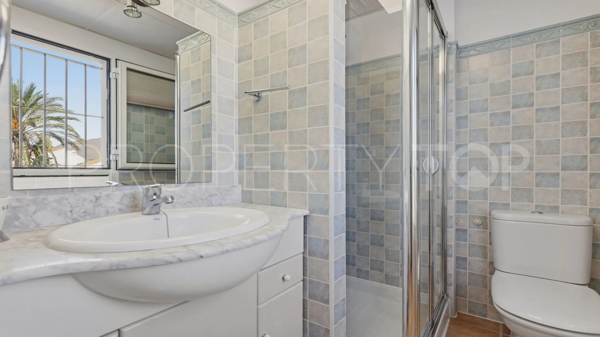 Town house for sale in Bahia de Casares