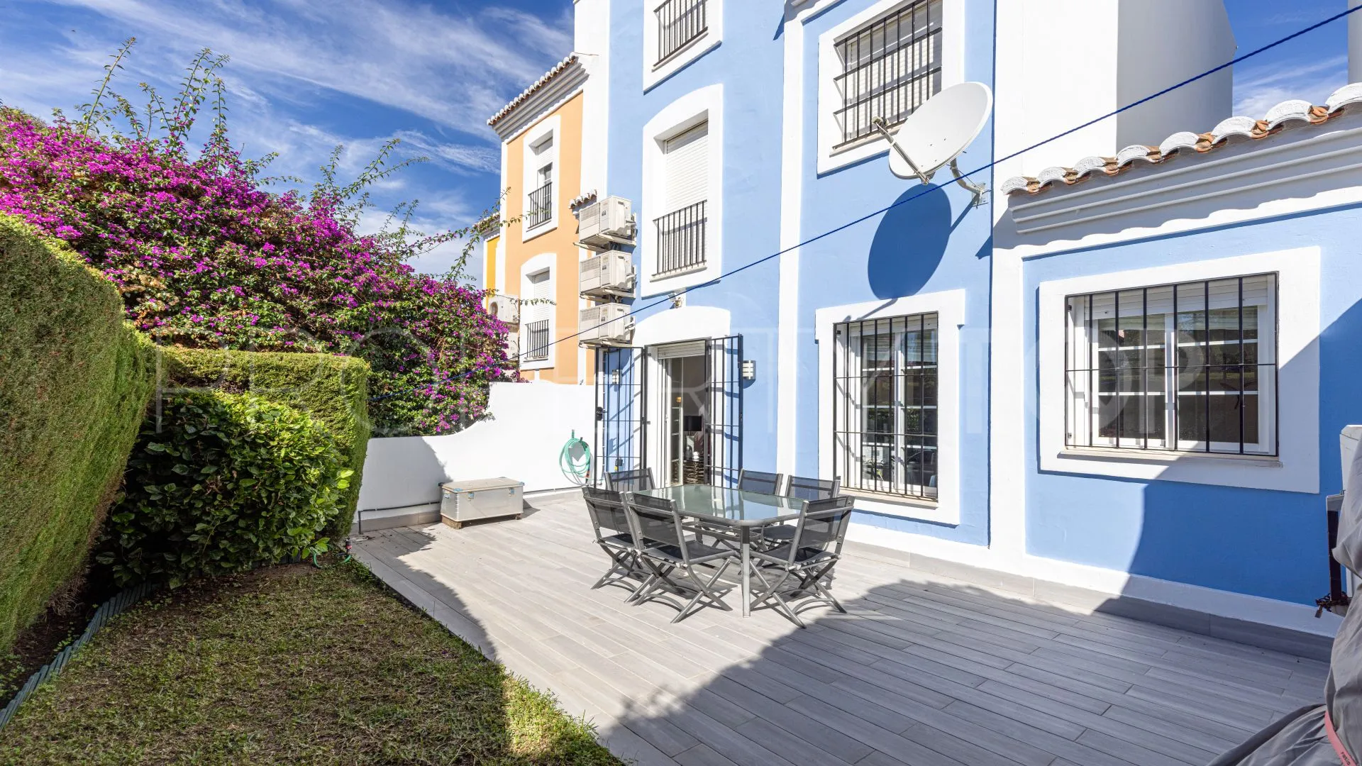 Town house for sale in Bahia de Casares