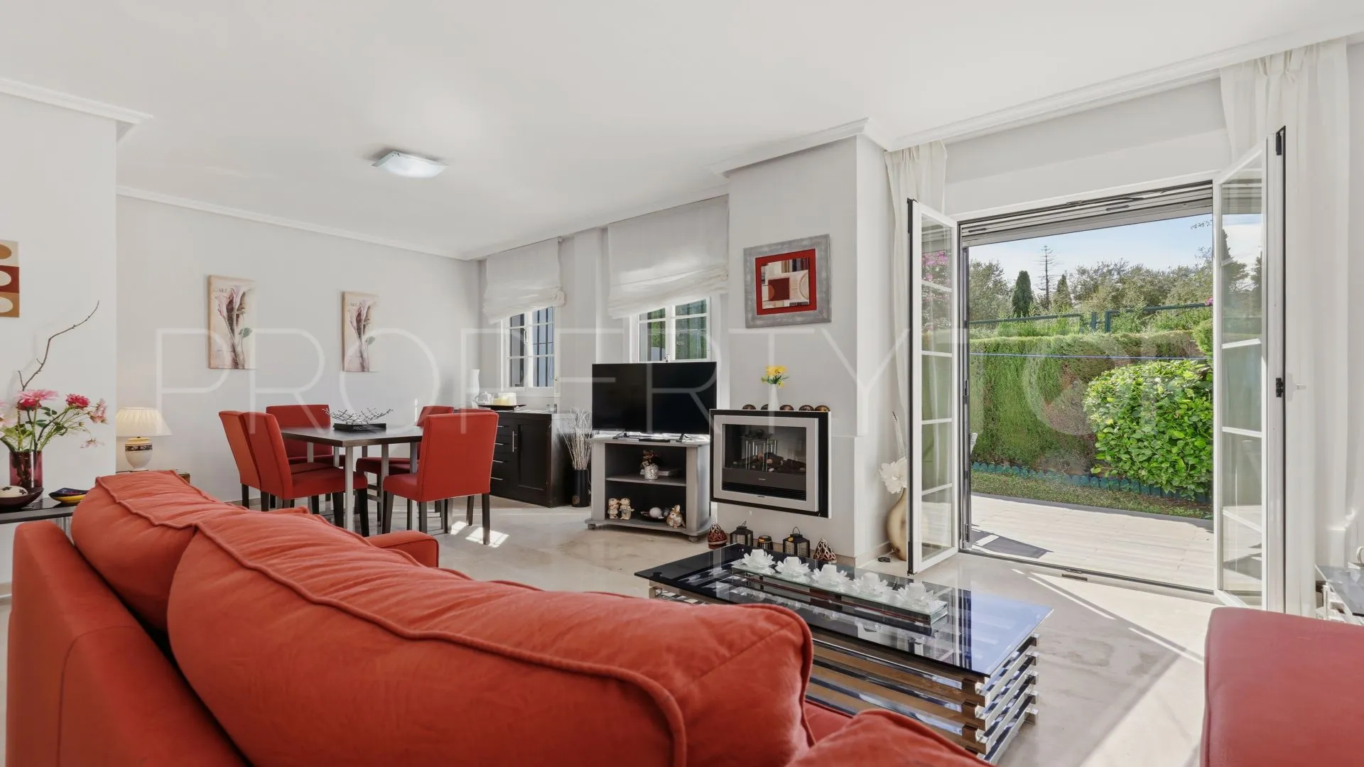 Town house for sale in Bahia de Casares