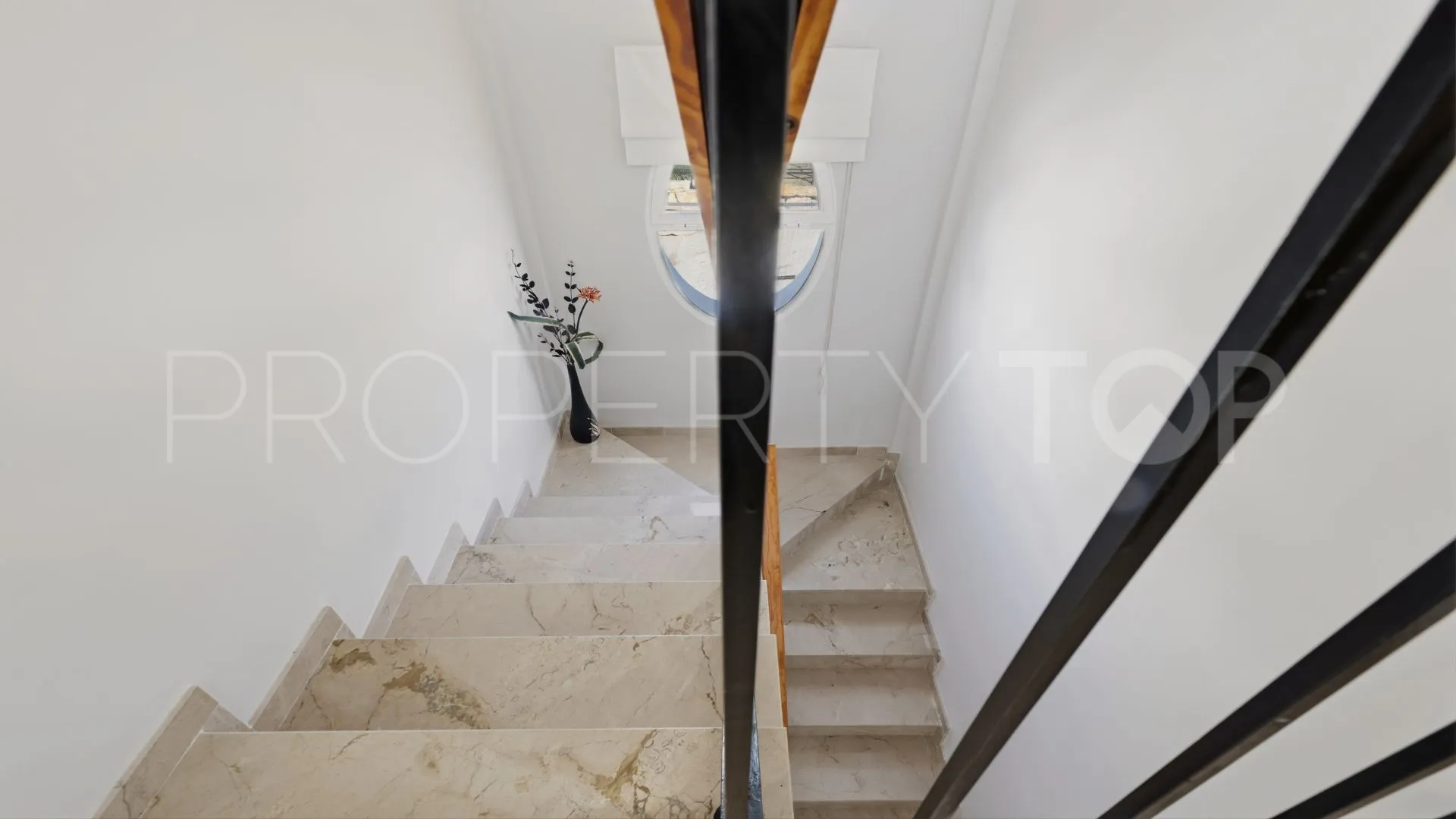 Town house for sale in Bahia de Casares