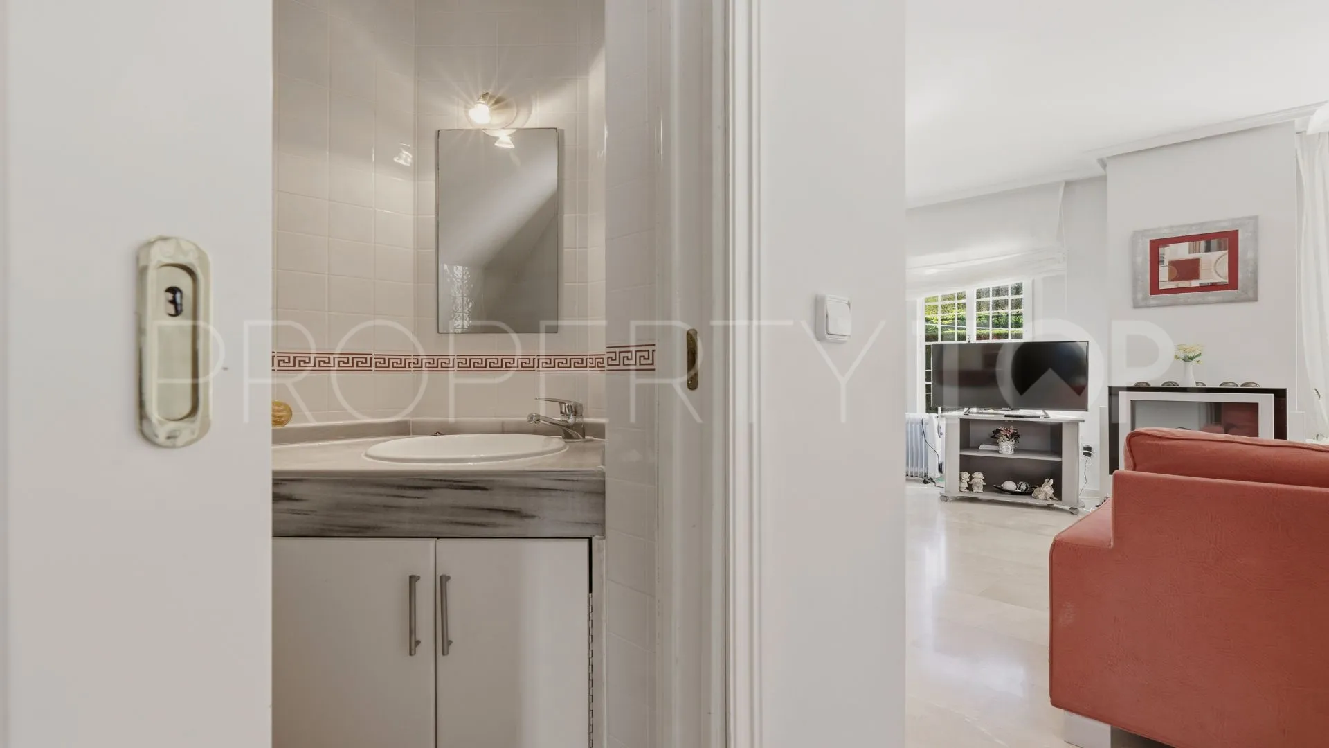 Town house for sale in Bahia de Casares