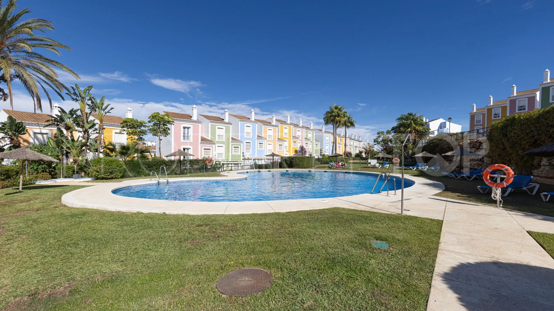 Town house for sale in Bahia de Casares
