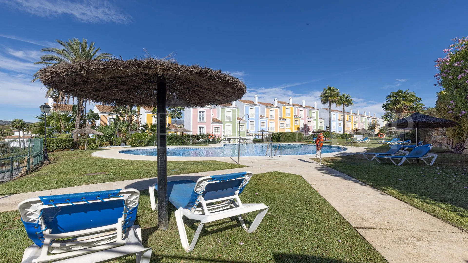 Town house for sale in Bahia de Casares