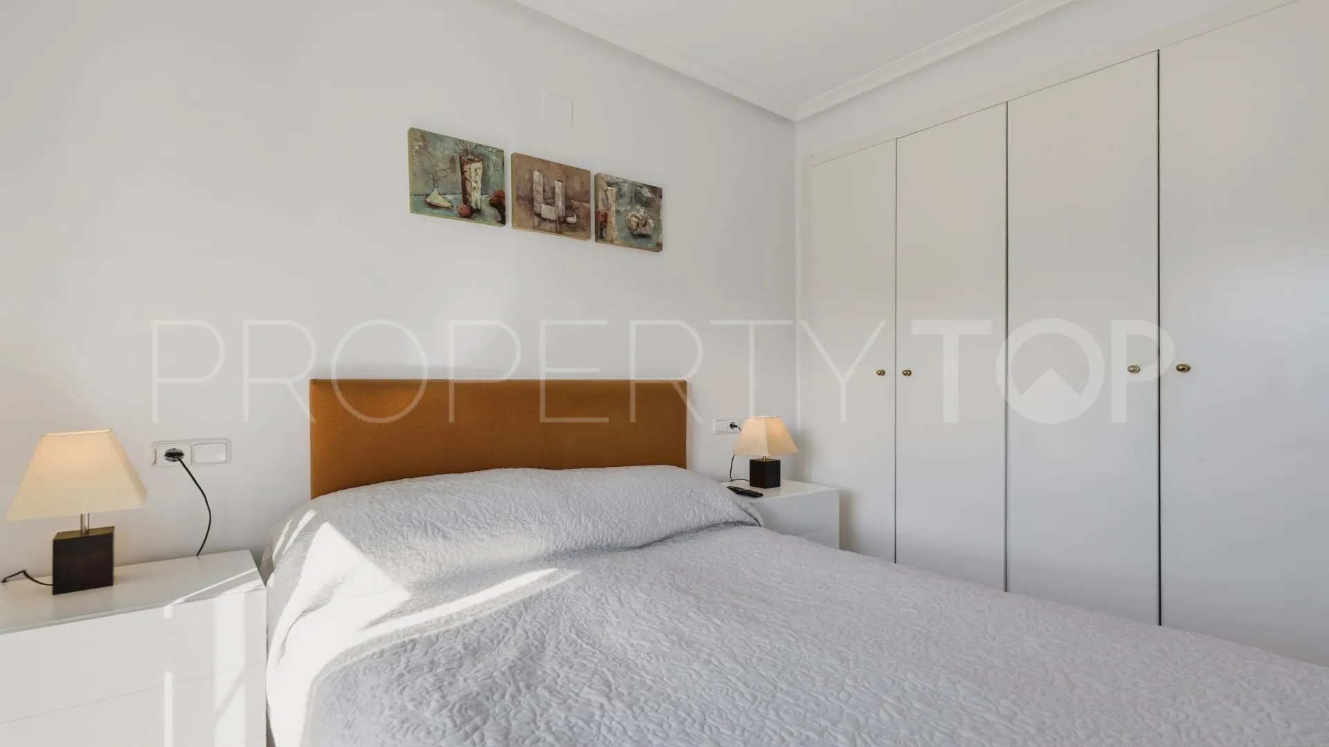Town house for sale in Bahia de Casares
