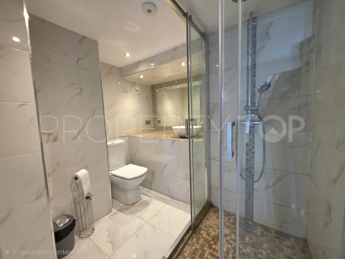 Villa en venta en Elviria
