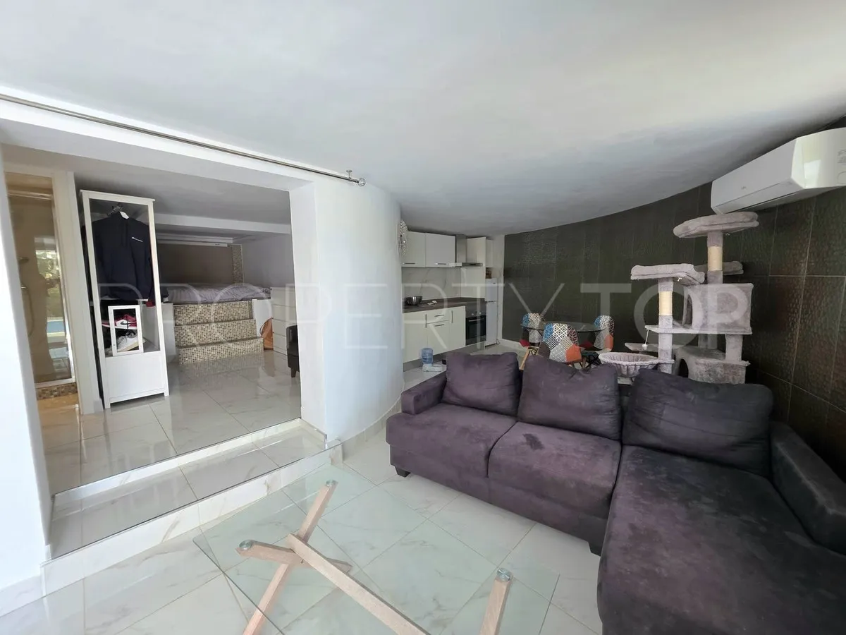 Villa en venta en Elviria