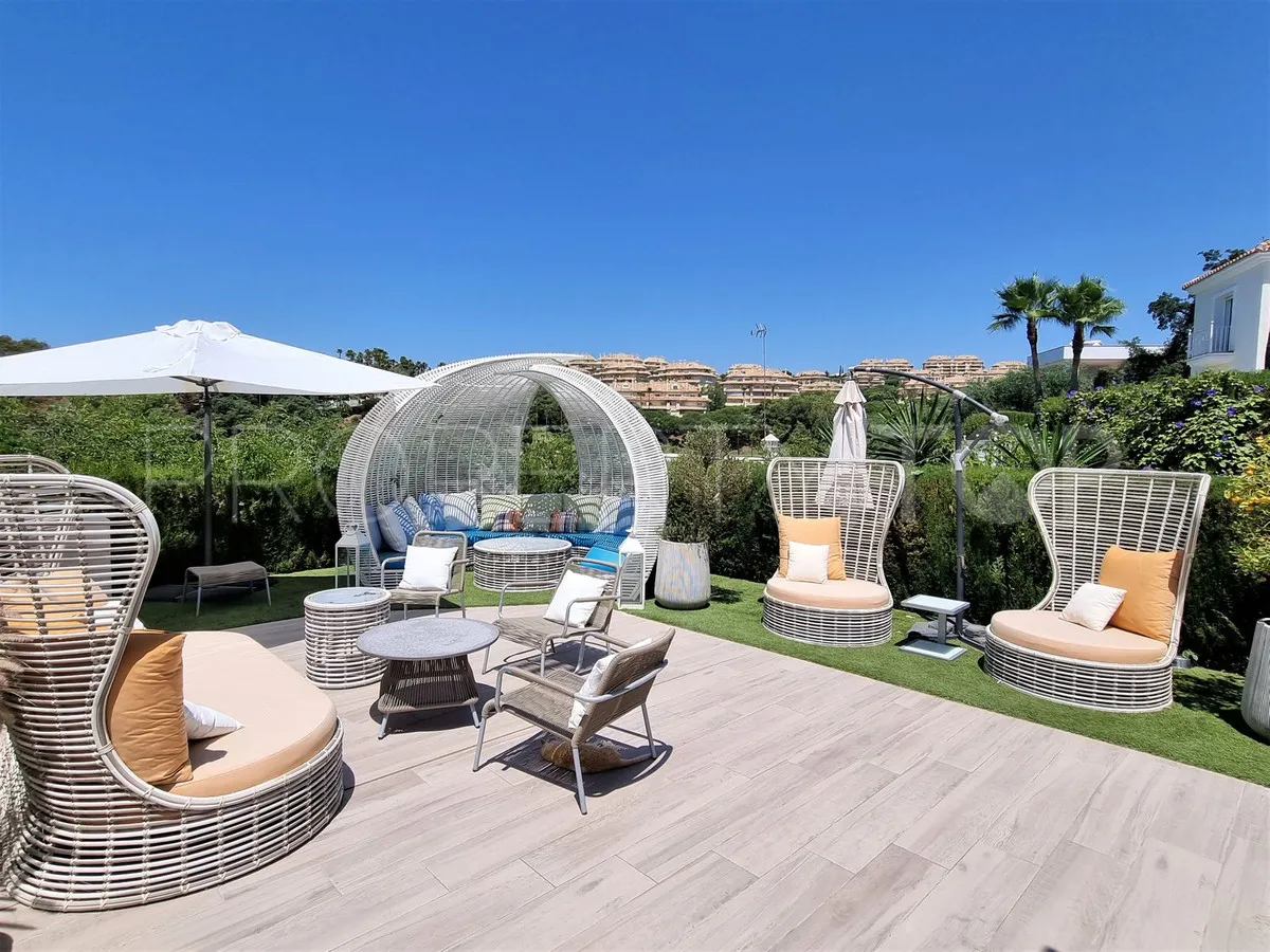 Villa en venta en Elviria