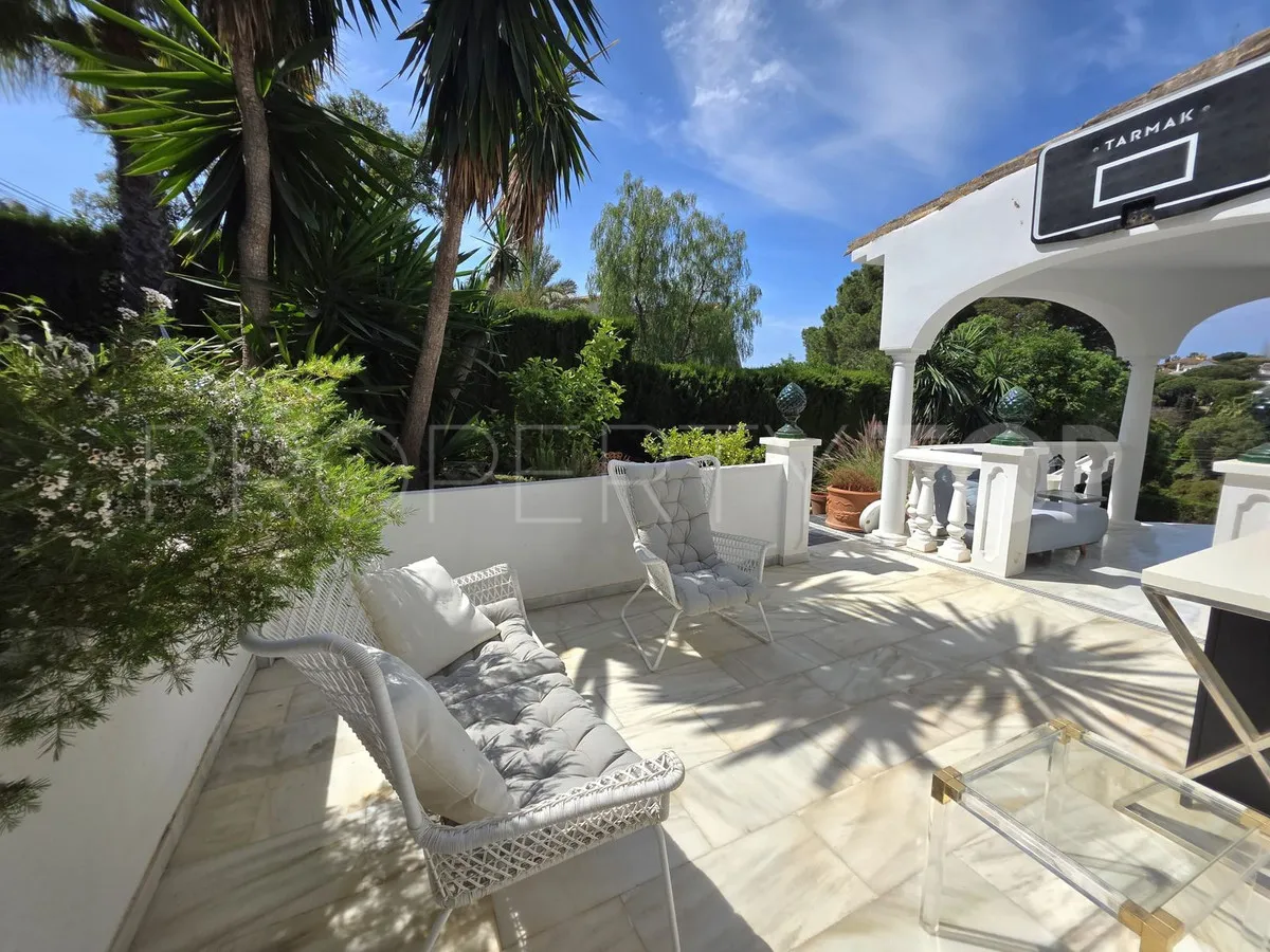 Villa en venta en Elviria