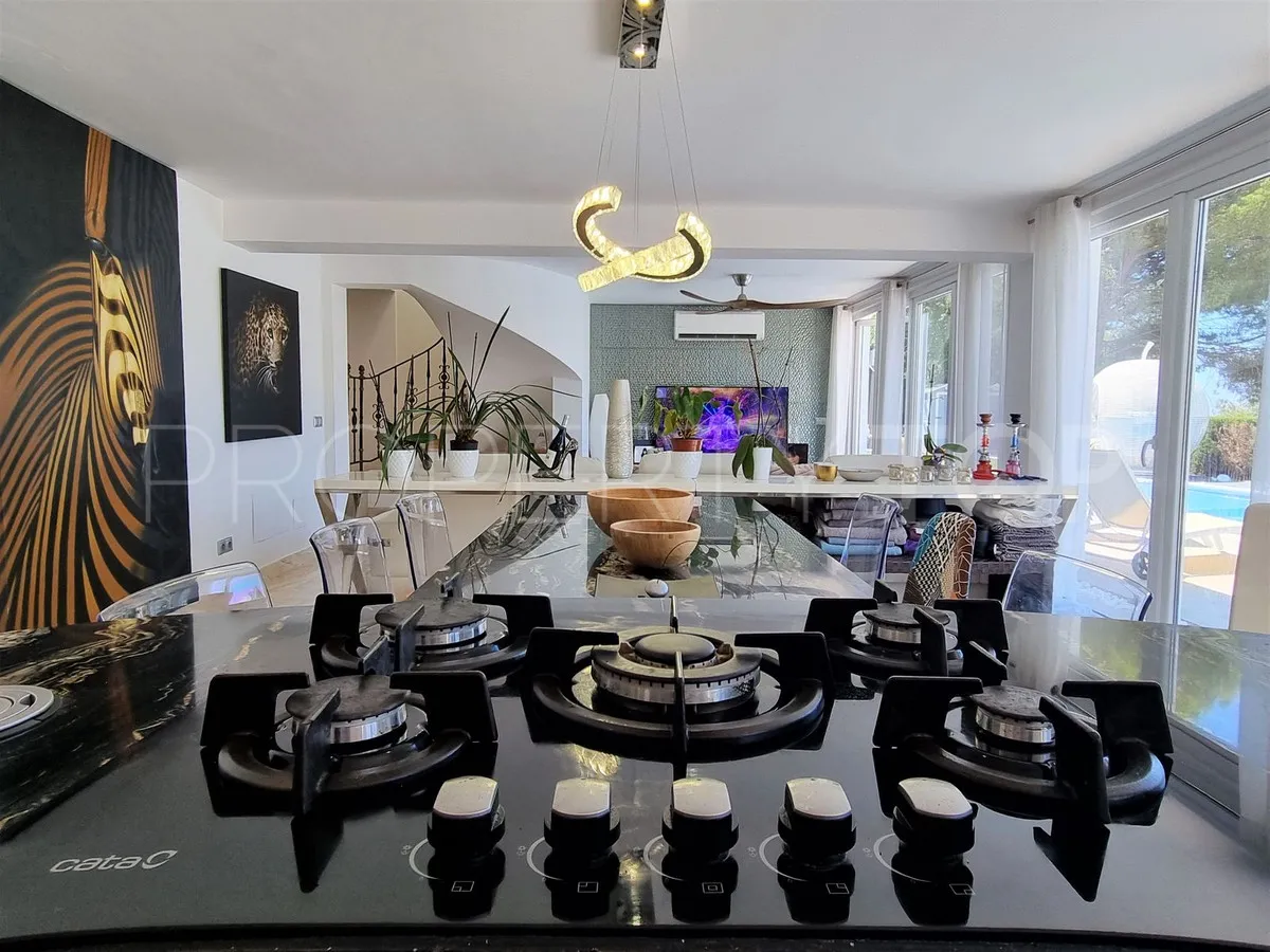 Villa en venta en Elviria