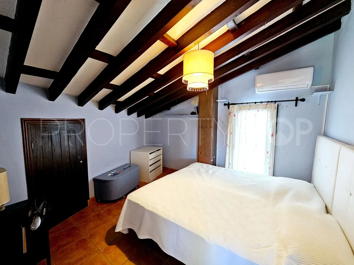 Villa a la venta en Estepona con 6 dormitorios
