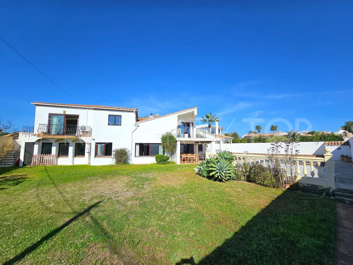 Buy villa with 6 bedrooms in Estepona