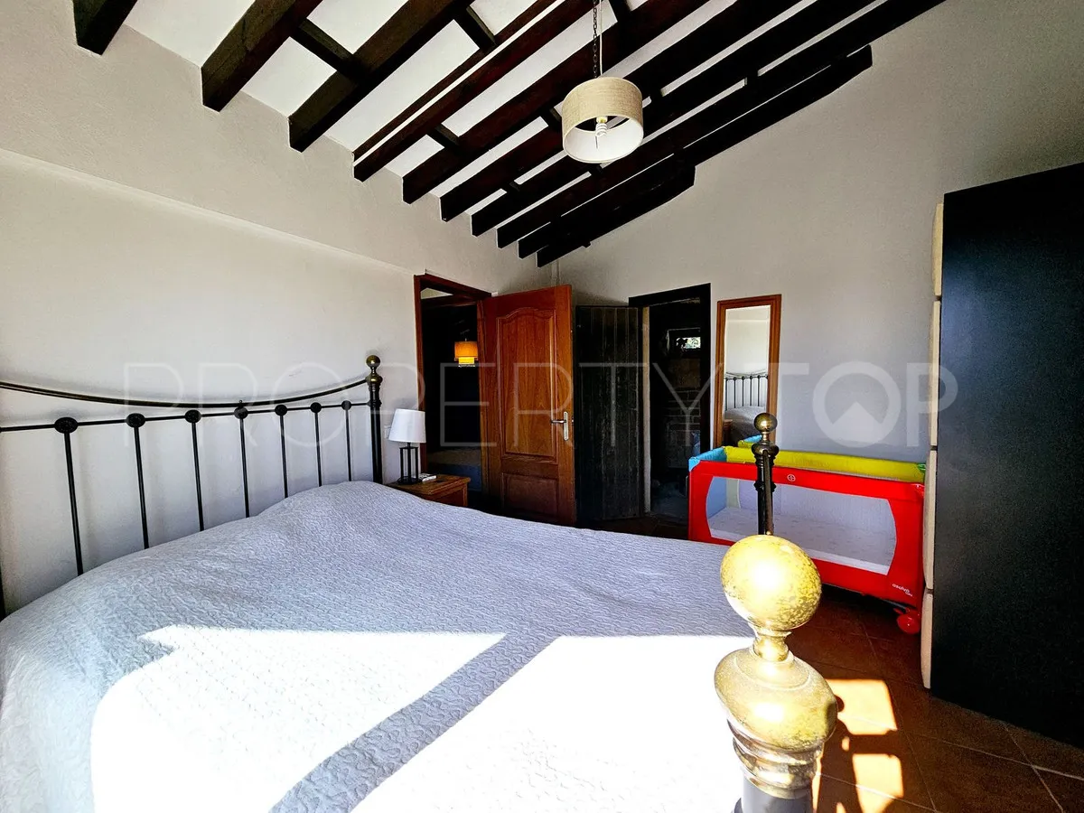 Buy villa with 6 bedrooms in Estepona