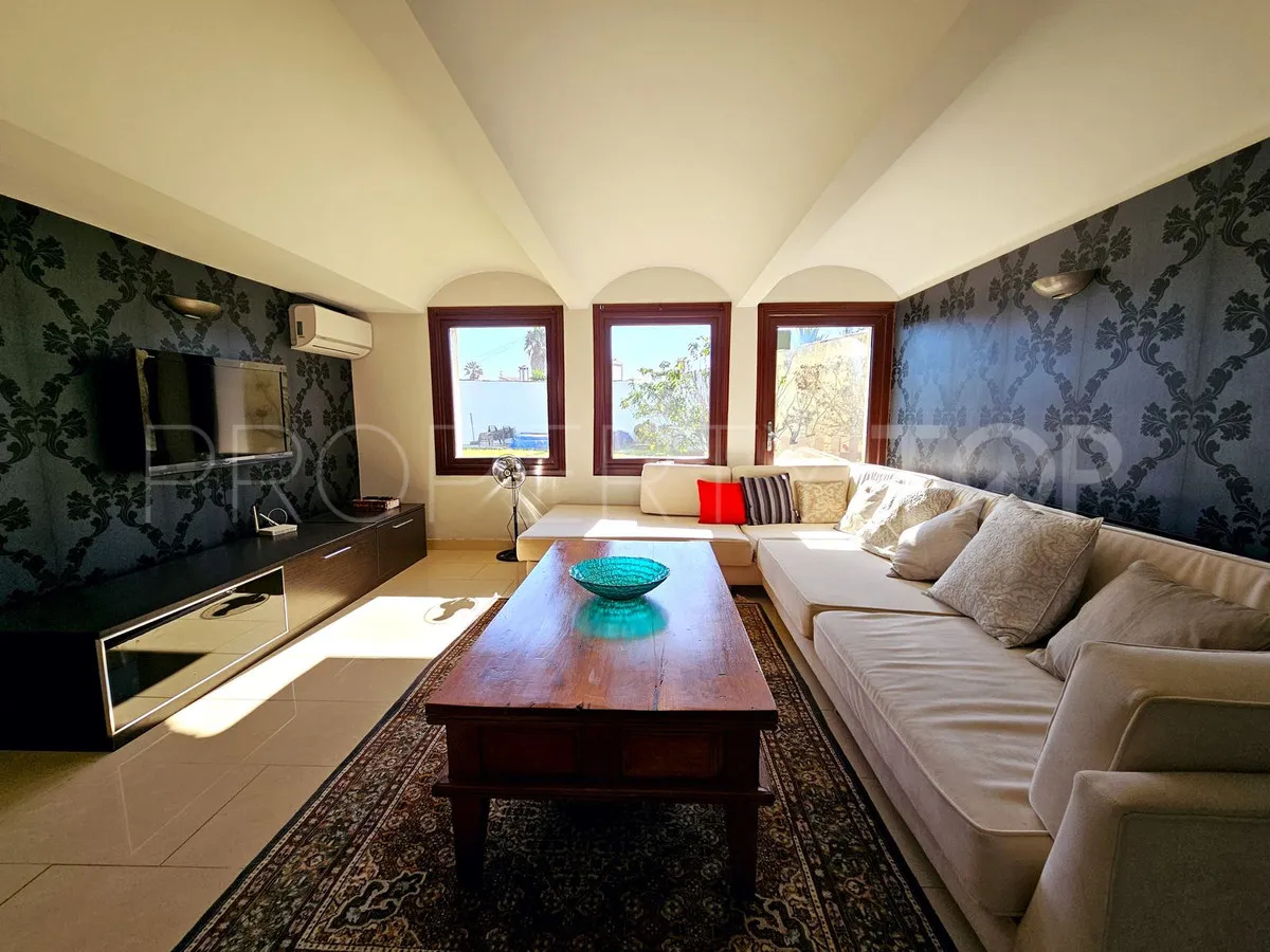 Villa a la venta en Estepona con 6 dormitorios
