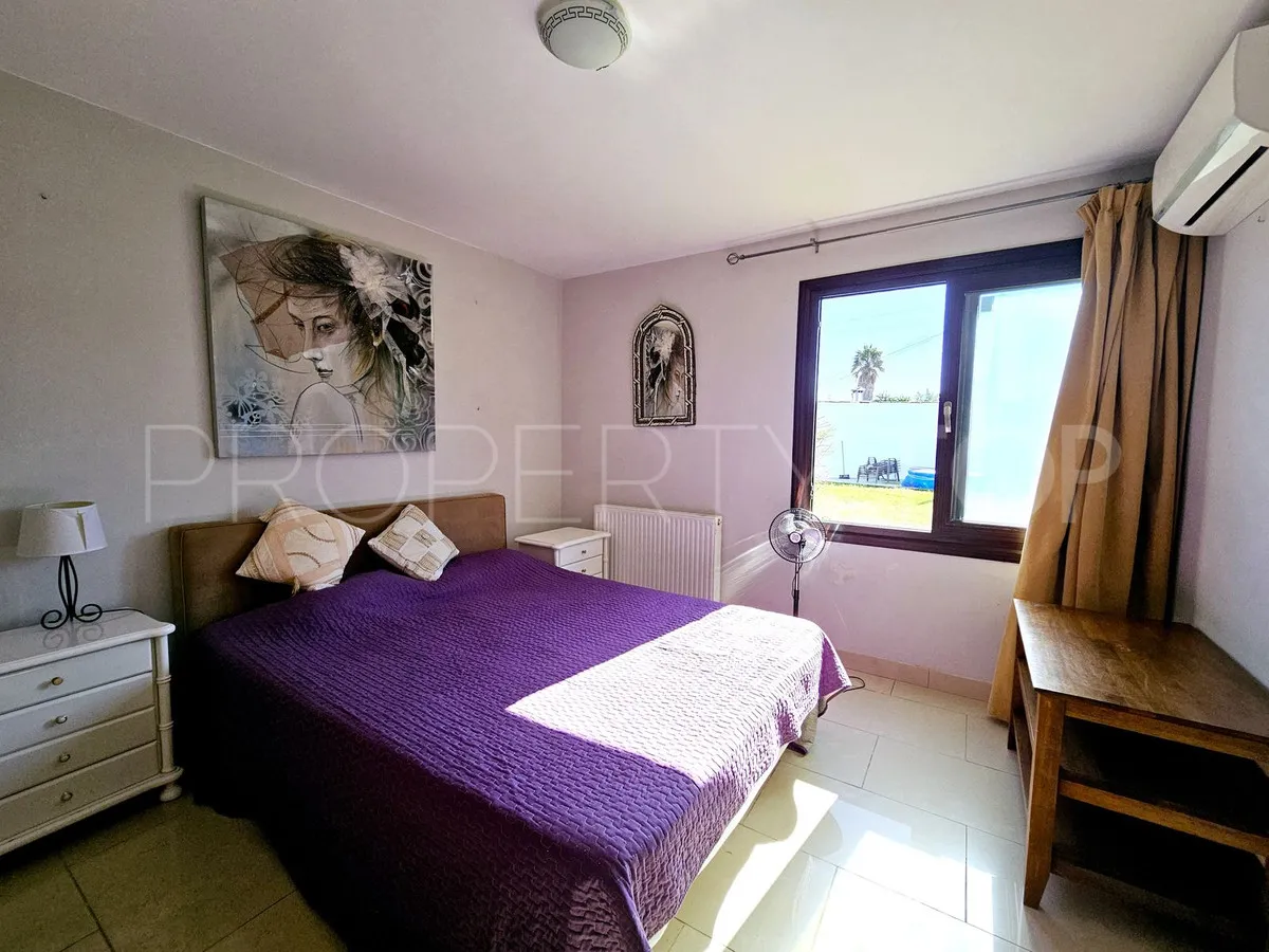 Villa a la venta en Estepona con 6 dormitorios
