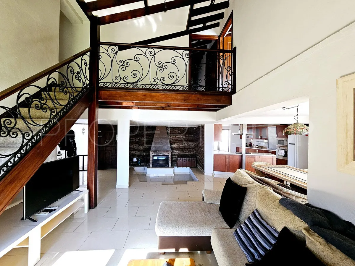 Villa a la venta en Estepona con 6 dormitorios