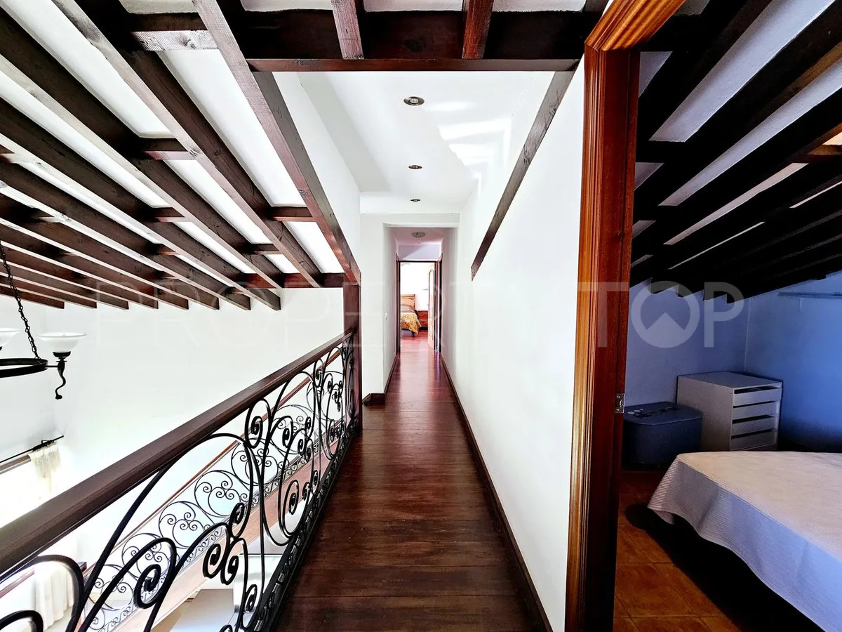 Villa a la venta en Estepona con 6 dormitorios