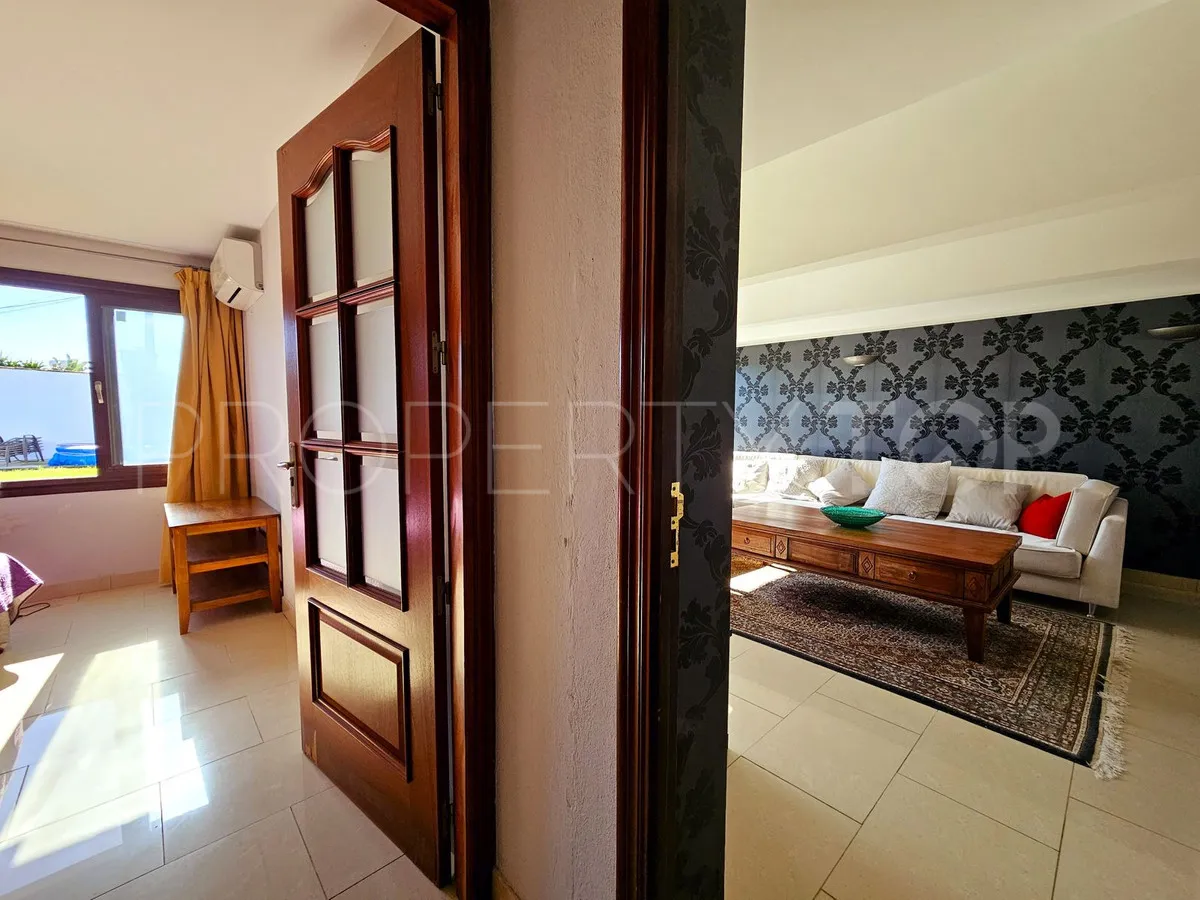 Villa a la venta en Estepona con 6 dormitorios
