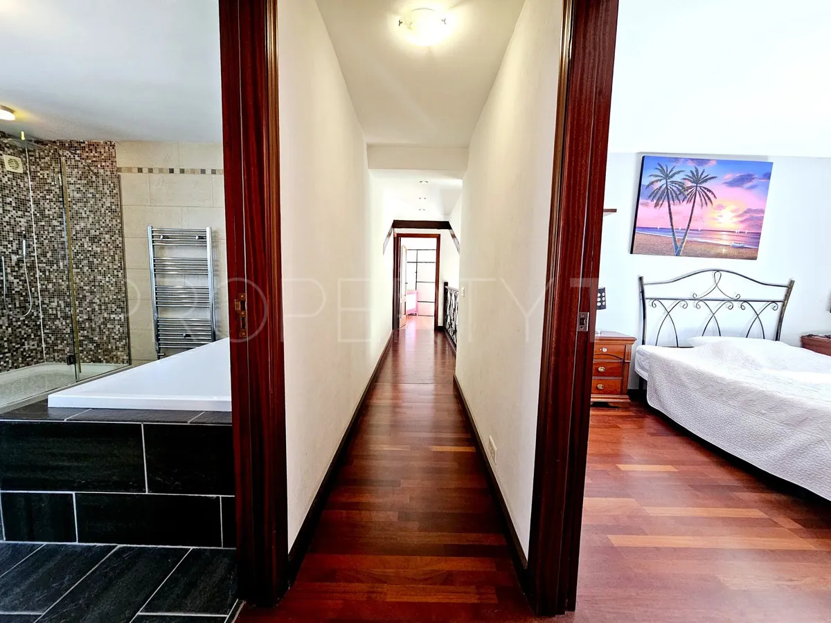 Villa a la venta en Estepona con 6 dormitorios