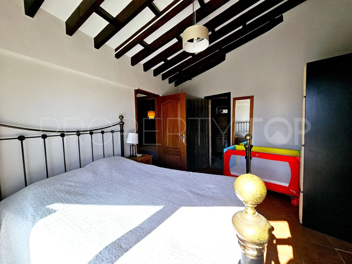 Villa a la venta en Estepona con 6 dormitorios
