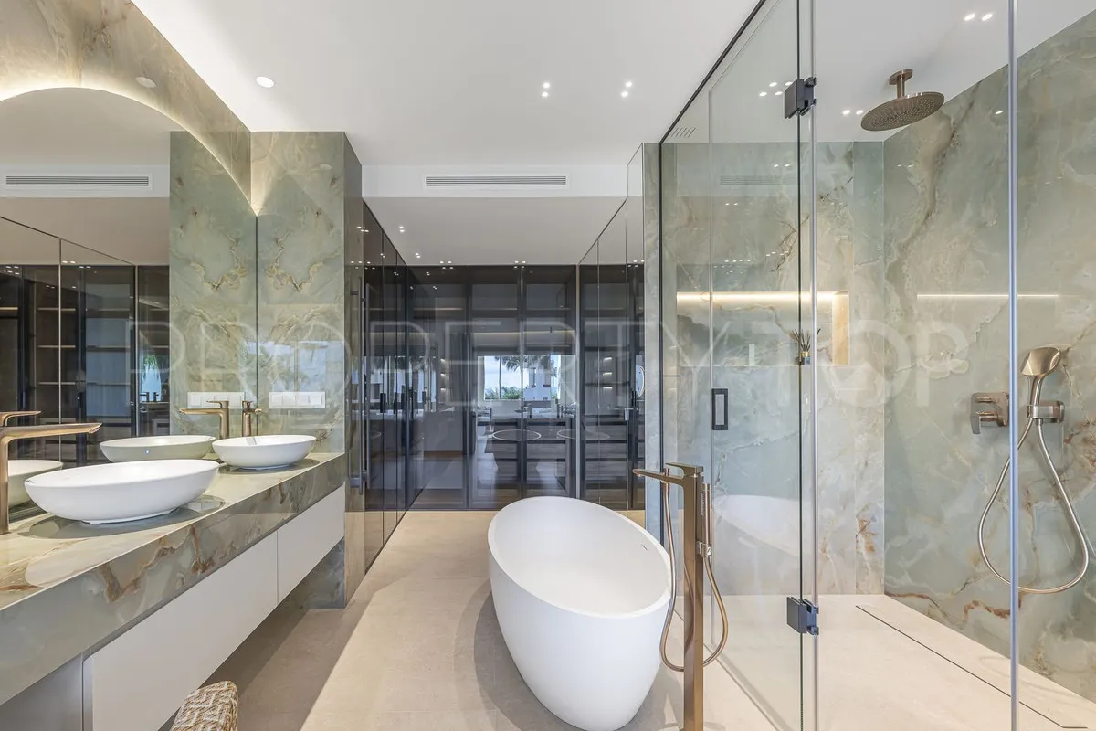 Apartamento en venta en New Golden Mile con 3 dormitorios
