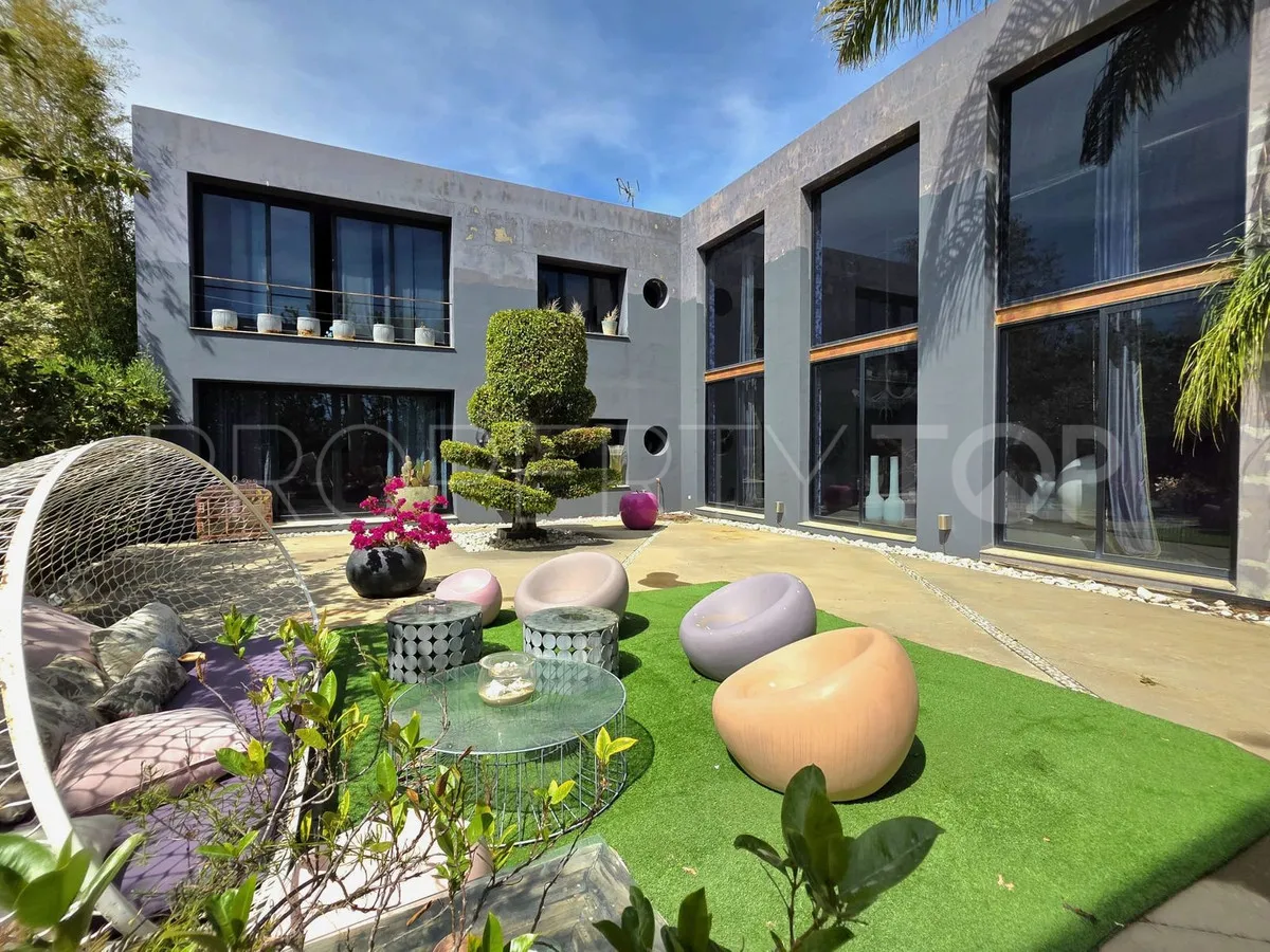 Villa en venta en El Paraiso de 5 dormitorios