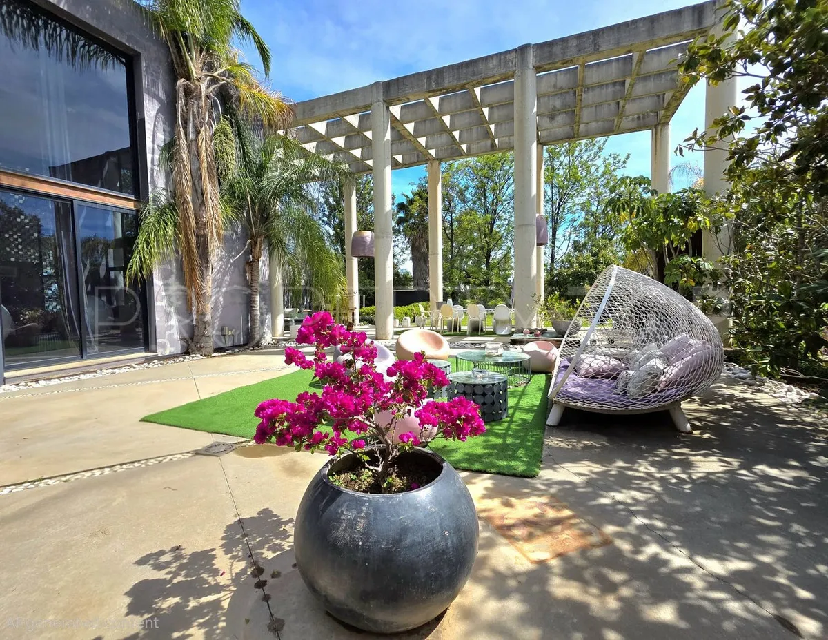 Villa en venta en El Paraiso de 5 dormitorios