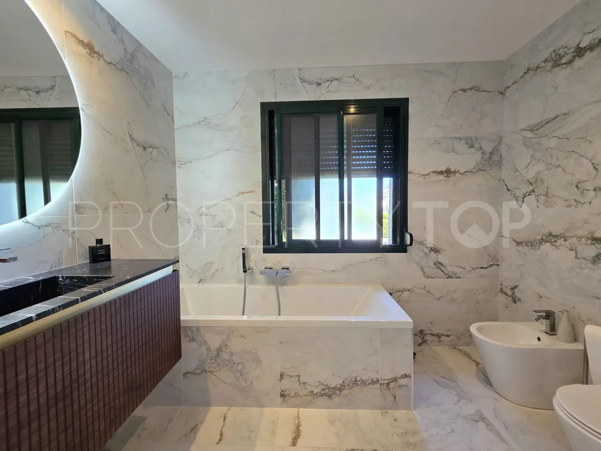 Se vende apartamento planta baja en Benahavis de 2 dormitorios