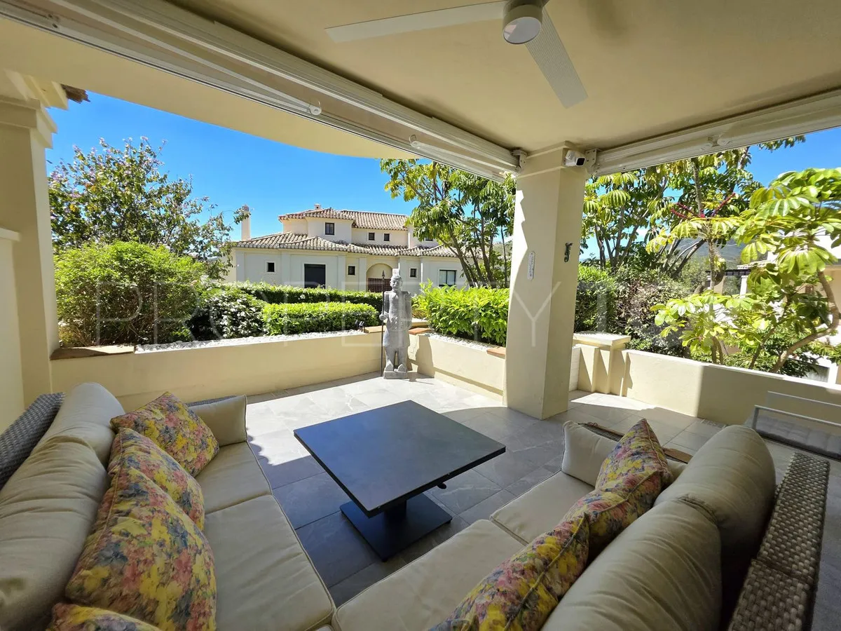Se vende apartamento planta baja en Benahavis de 2 dormitorios