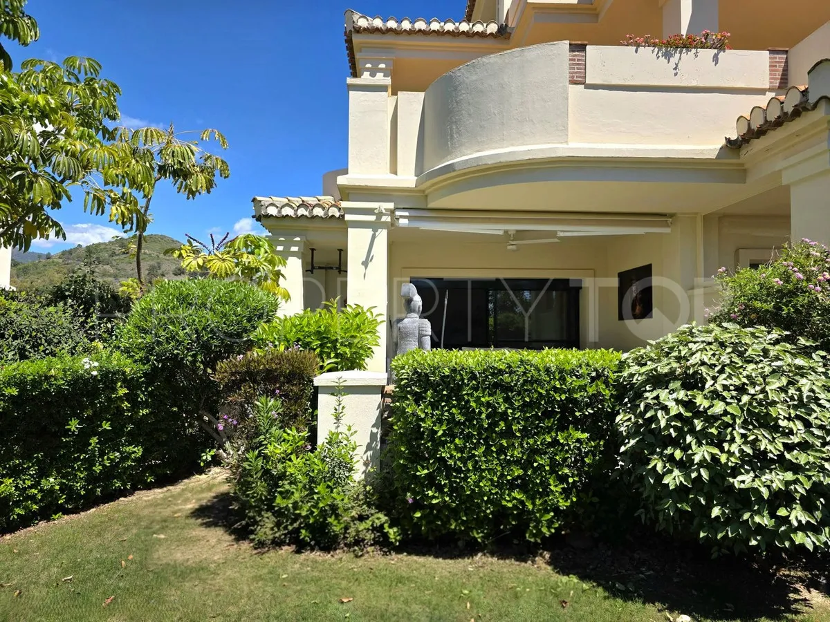 Se vende apartamento planta baja en Benahavis de 2 dormitorios