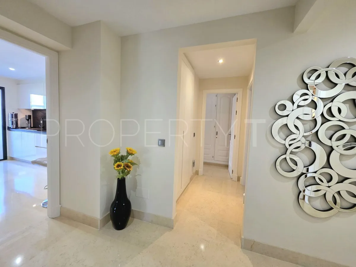 Se vende apartamento planta baja en Benahavis de 2 dormitorios