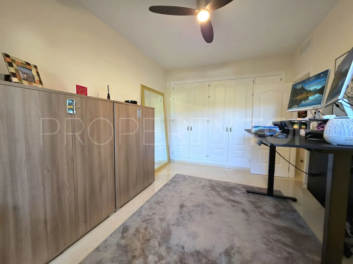 Se vende apartamento planta baja en Benahavis de 2 dormitorios