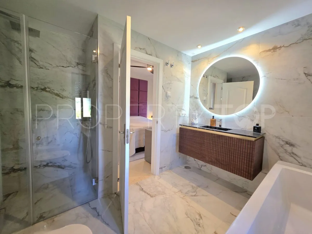 Se vende apartamento planta baja en Benahavis de 2 dormitorios