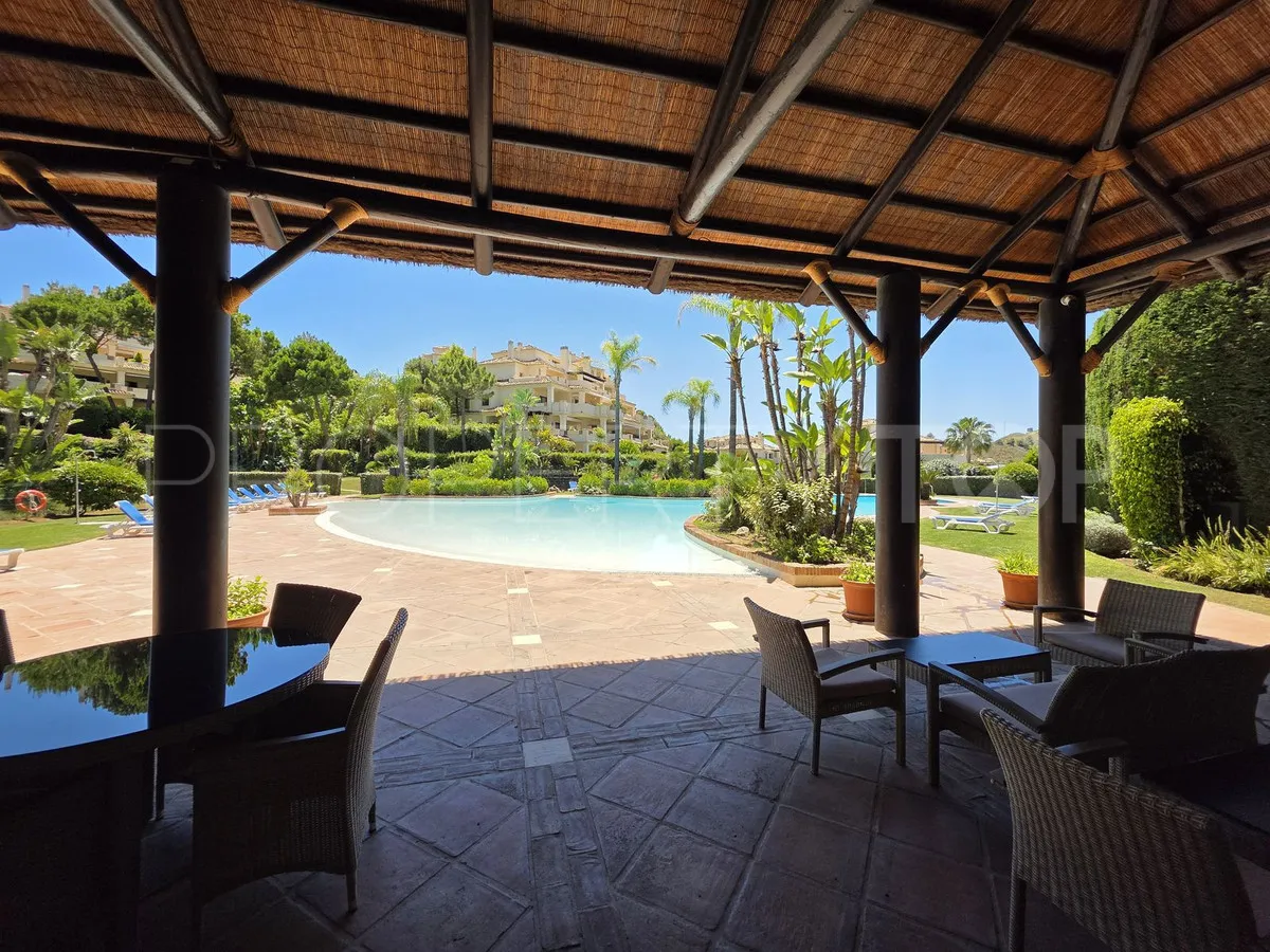Se vende apartamento planta baja en Benahavis de 2 dormitorios