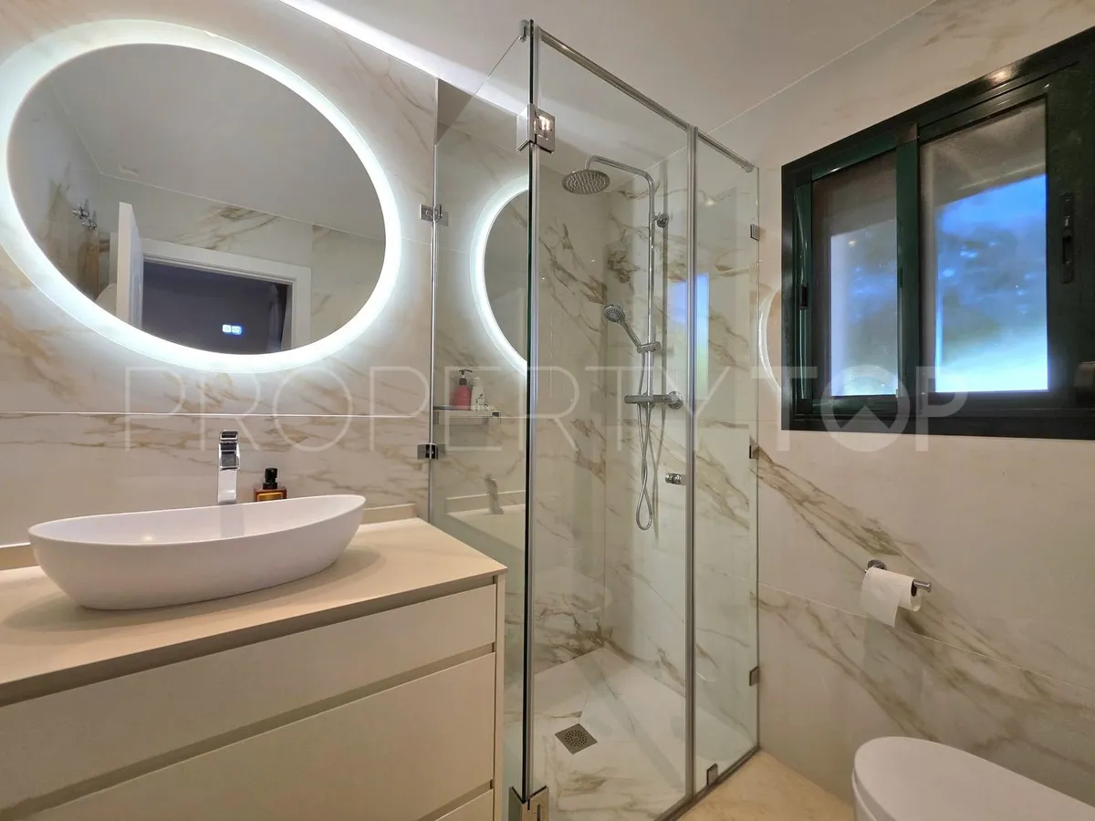 Se vende apartamento planta baja en Benahavis de 2 dormitorios