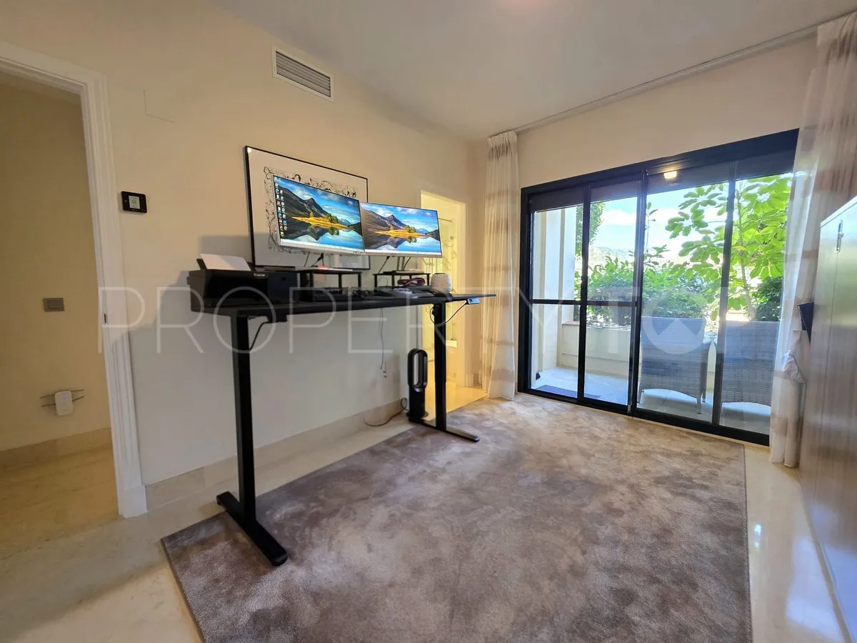 Se vende apartamento planta baja en Benahavis de 2 dormitorios