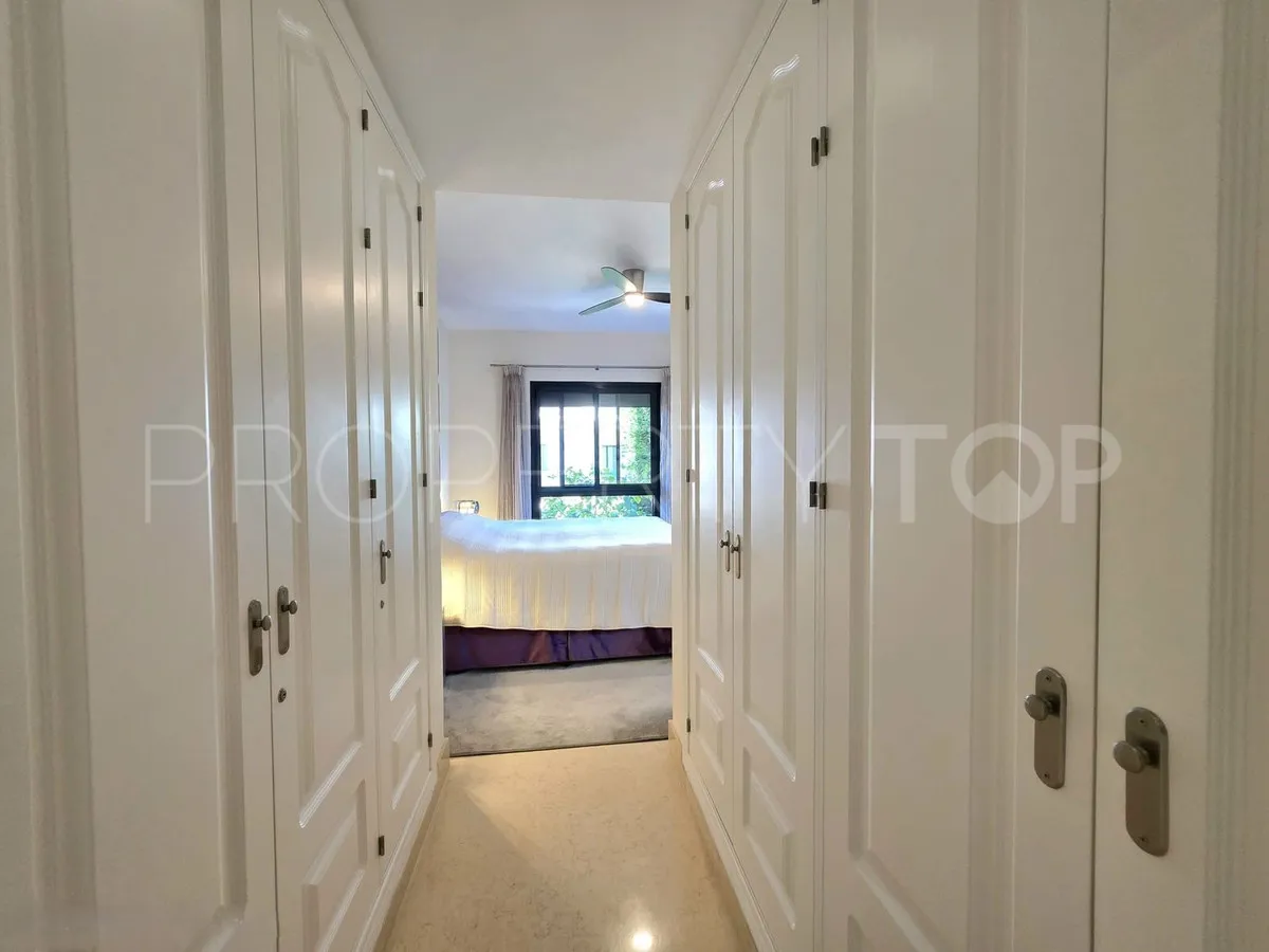 Se vende apartamento planta baja en Benahavis de 2 dormitorios