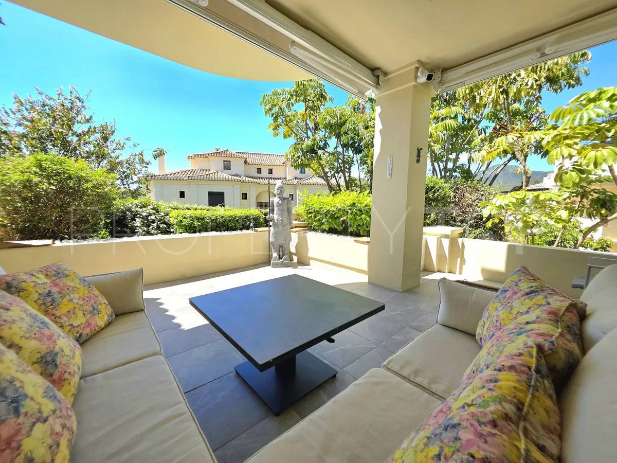 Se vende apartamento planta baja en Benahavis de 2 dormitorios